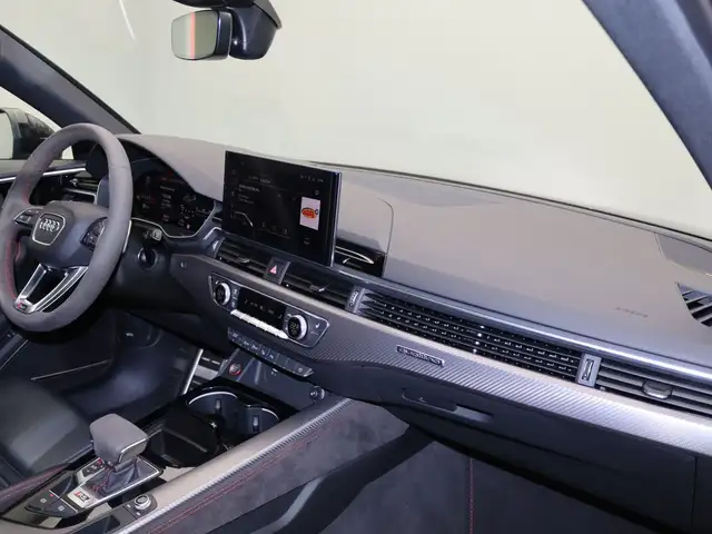 Audi RS4 view 9