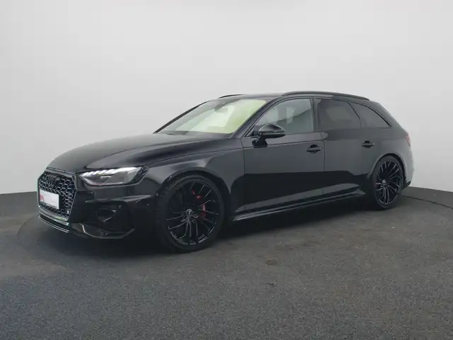 Audi RS4 view 2