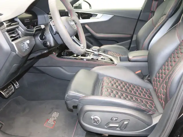 Audi RS4 view 14