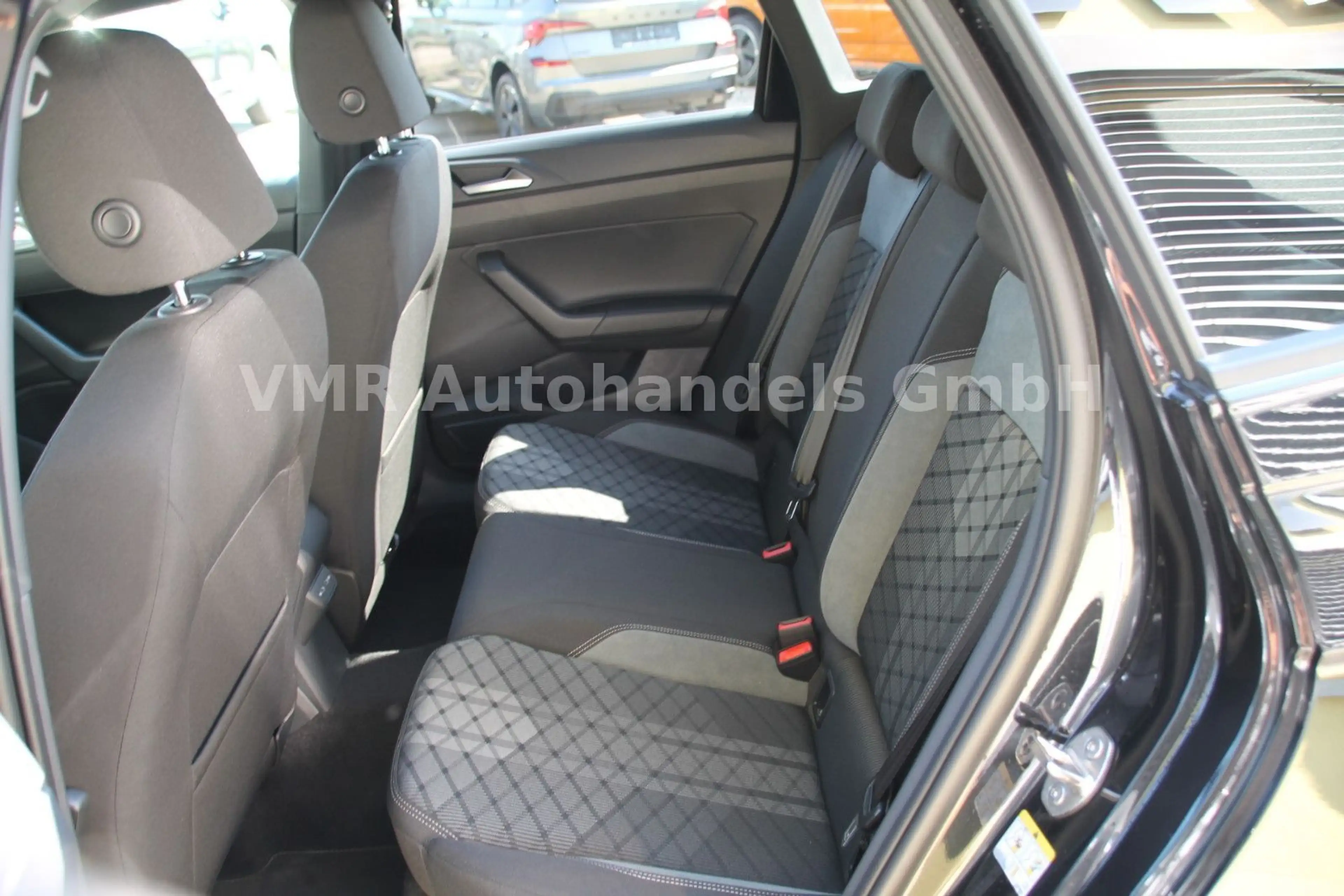 Volkswagen Taigo 1.5 TSI DSG R-Line *5J.Gar.*AHK*18"*Kamera — photo 13