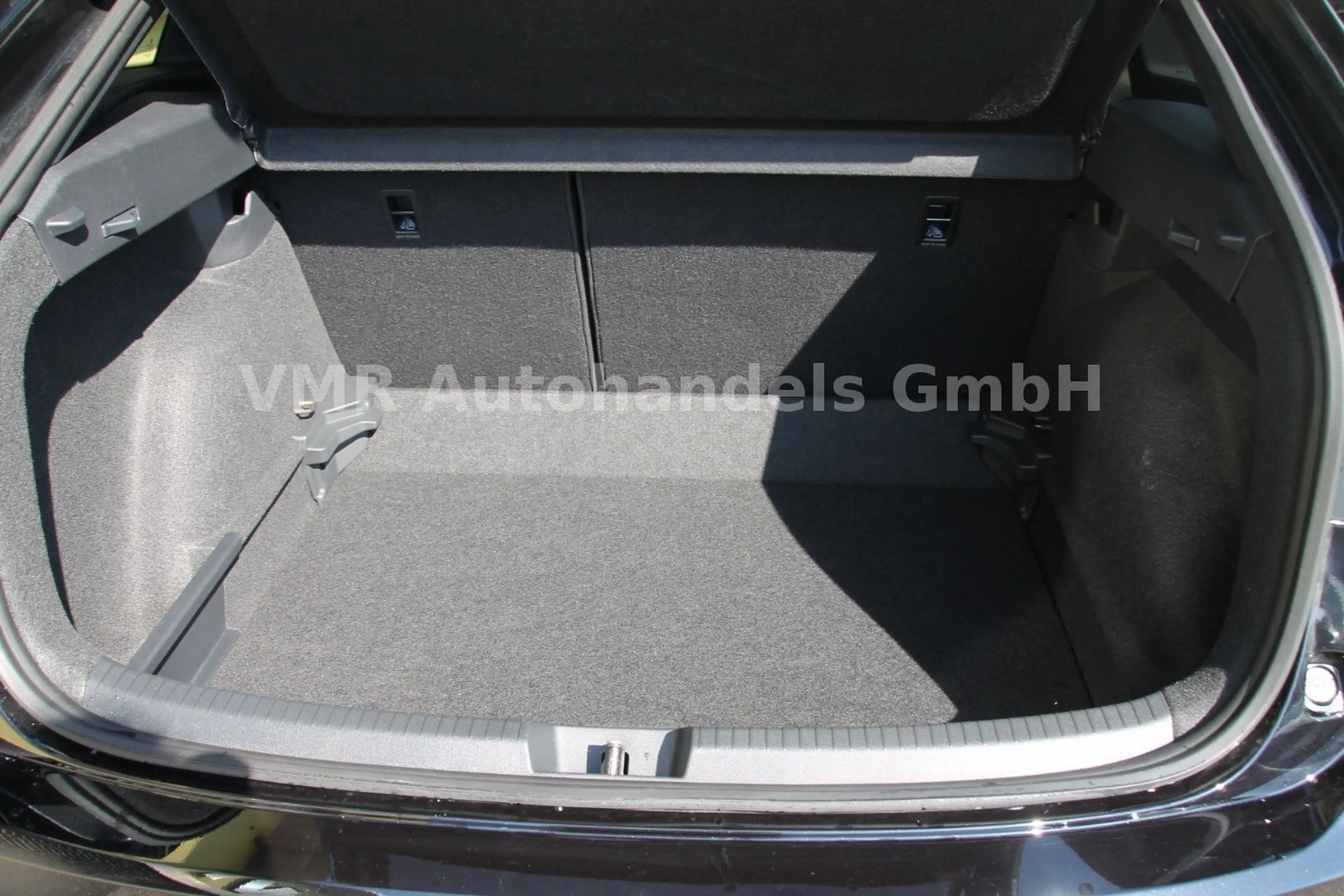 Volkswagen Taigo 1.5 TSI DSG R-Line *5J.Gar.*AHK*18"*Kamera — photo 11