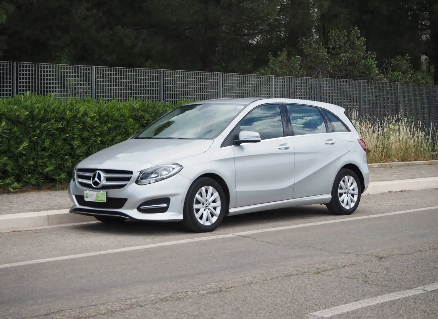 Mercedes-Benz B 180 Business auto Silber - 1