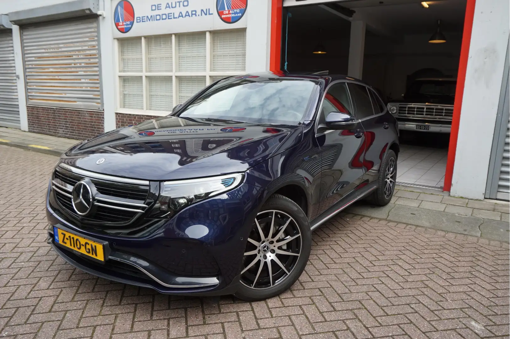 Mercedes-Benz EQC 400 4MATIC AMG Line Premium Plus * BURMESTER * ADAPTIV Blauw - 2