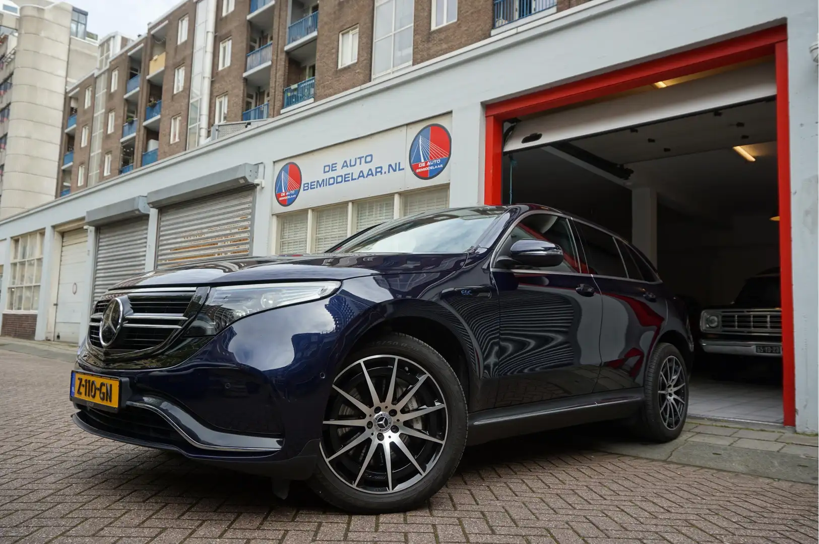 Mercedes-Benz EQC 400 4MATIC AMG Line Premium Plus * BURMESTER * ADAPTIV Blauw - 1