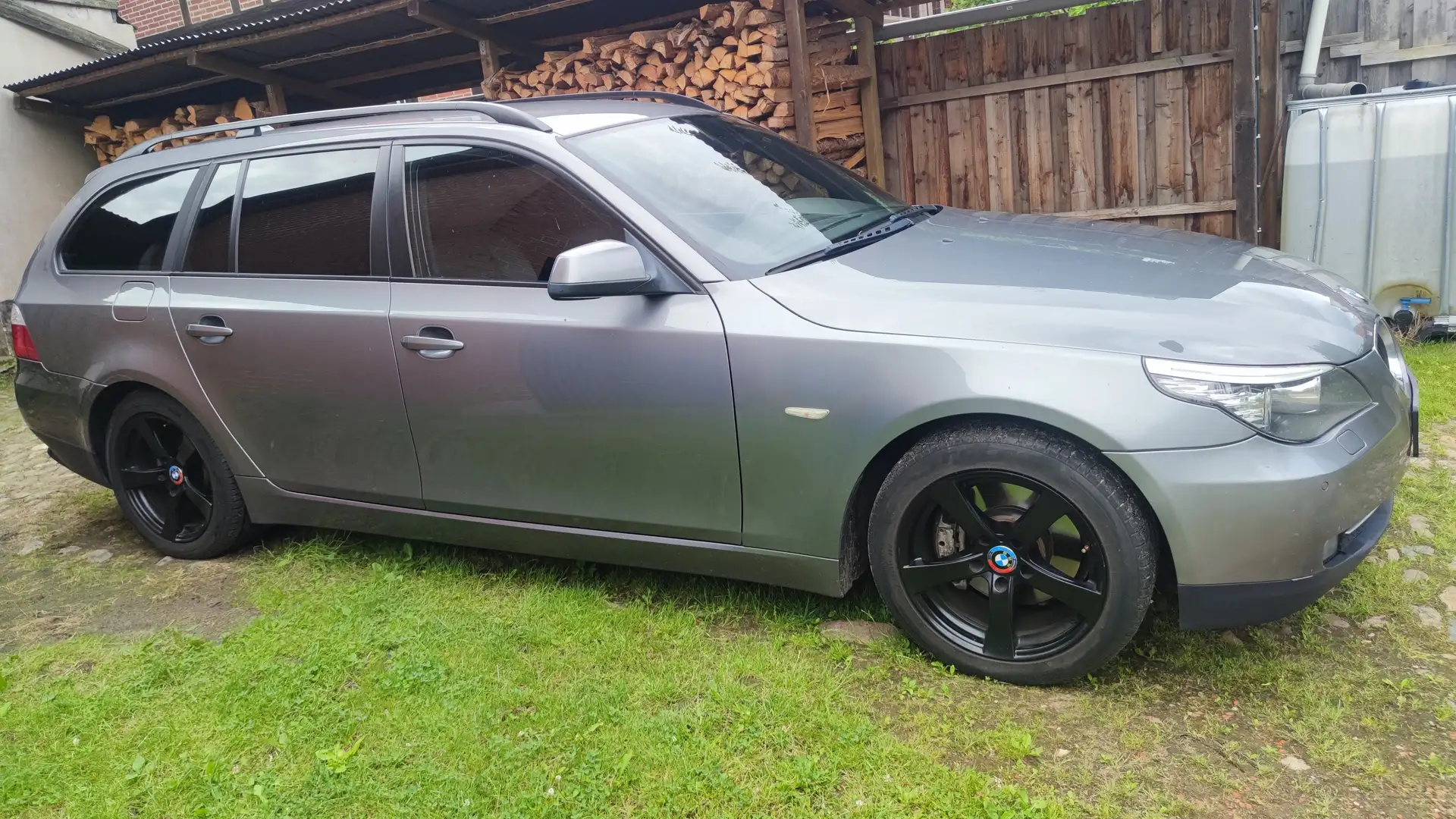 BMW 525 525d xDrive Touring Aut. Grau - 1