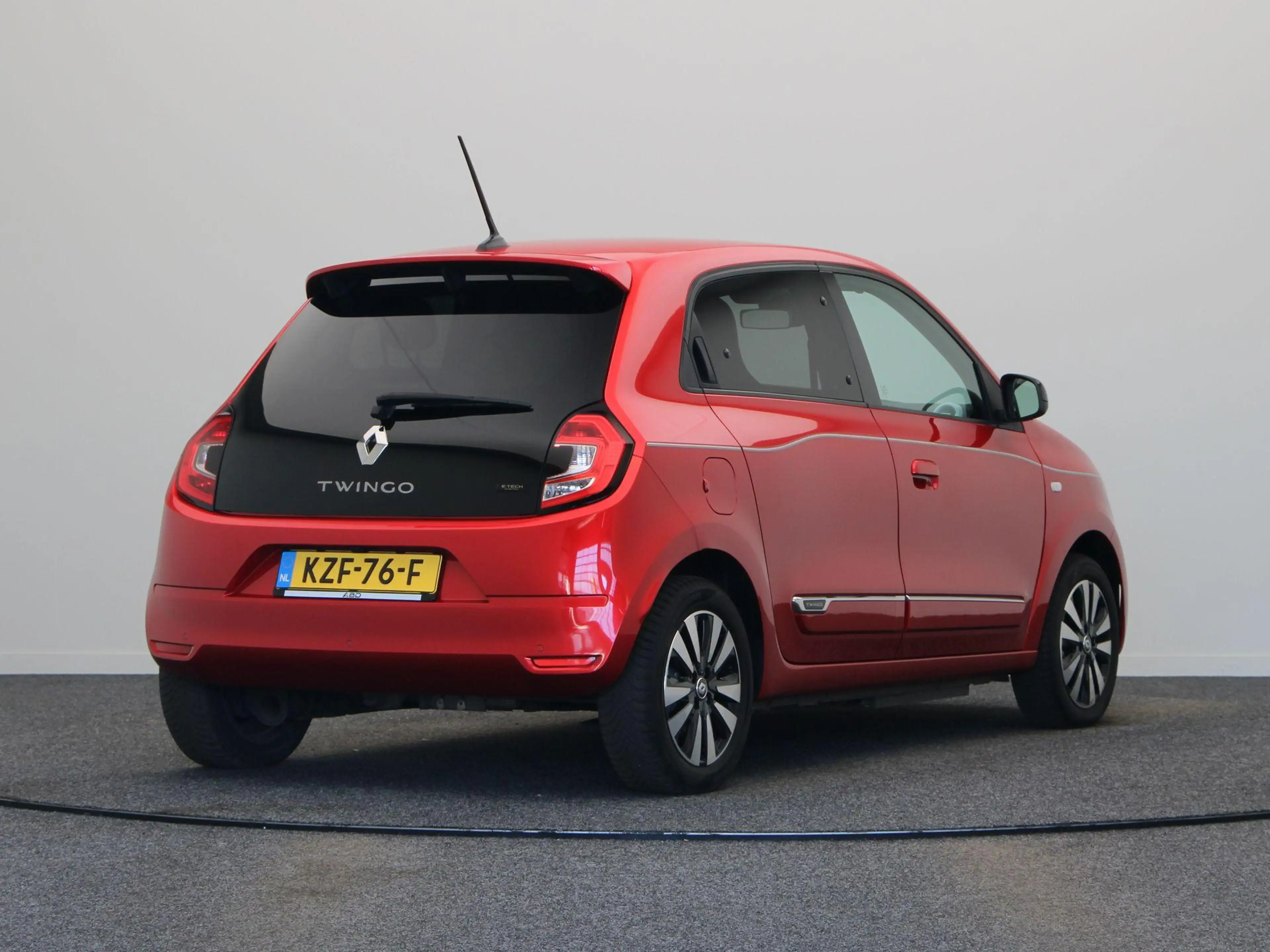 Renault Twingo Z.E. R80 Techno | Navigatie | Achteruitrijcamera | — photo 9
