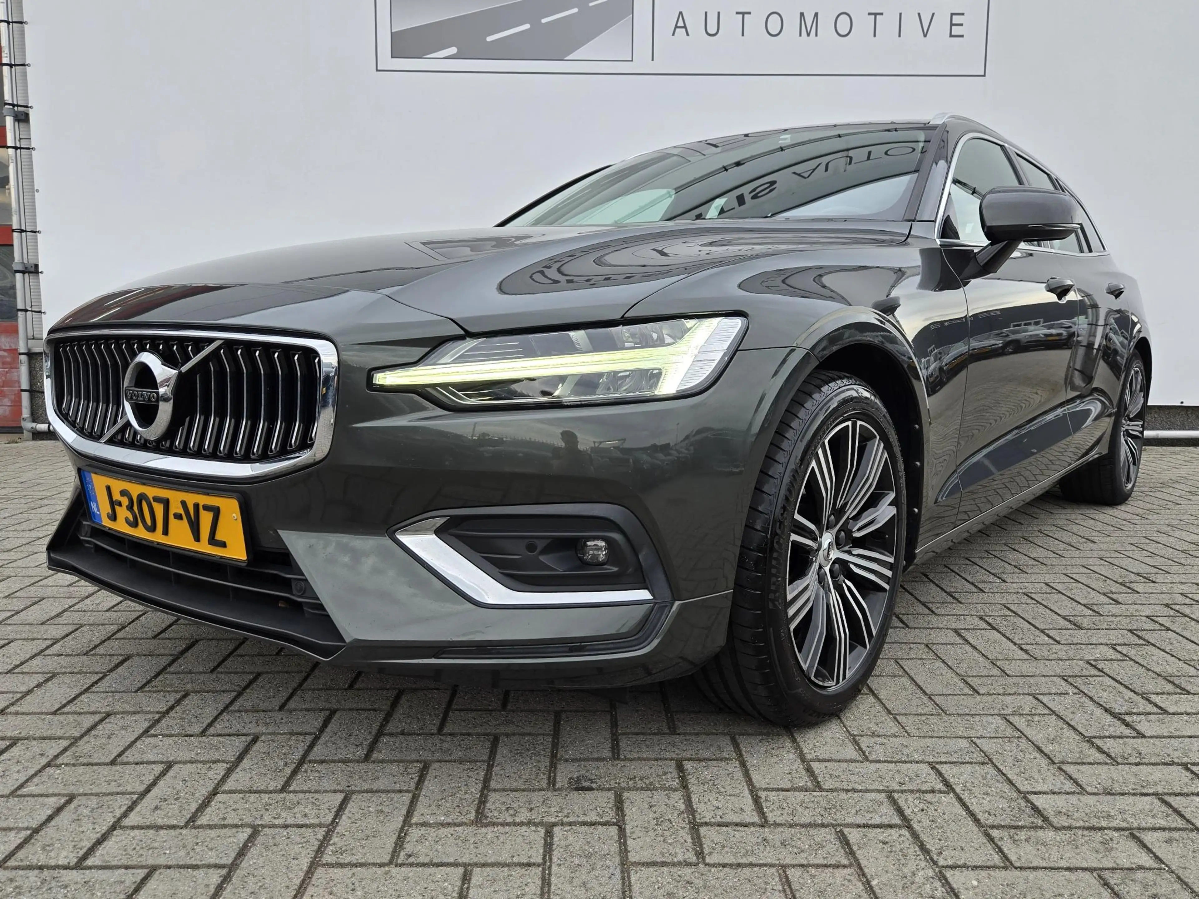 Volvo V60 2.0 B3 Inscription | Trekhaak| Comfort Stoelen| De — photo 33