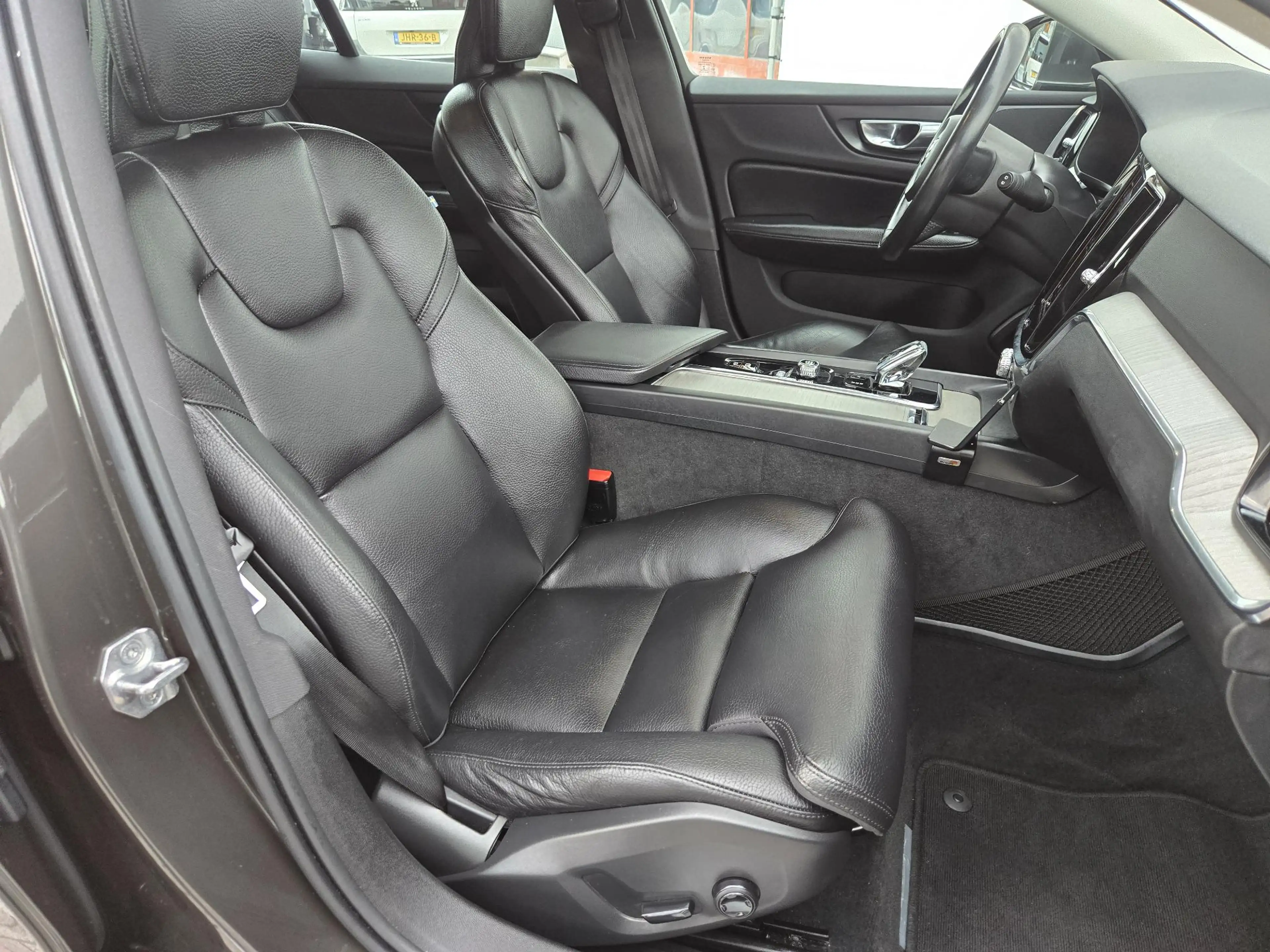 Volvo V60 2.0 B3 Inscription | Trekhaak| Comfort Stoelen| De — photo 9