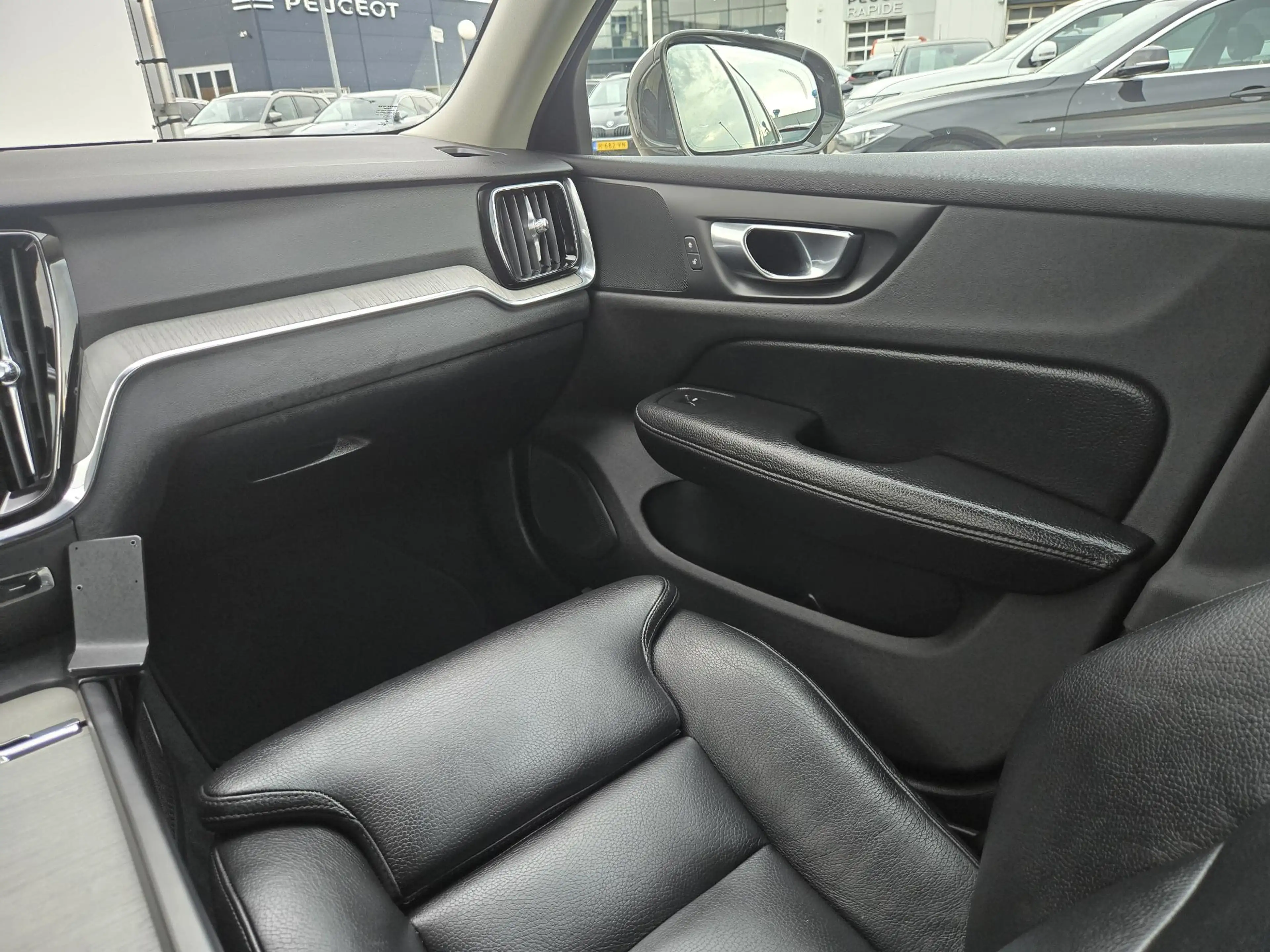 Volvo V60 2.0 B3 Inscription | Trekhaak| Comfort Stoelen| De — photo 12