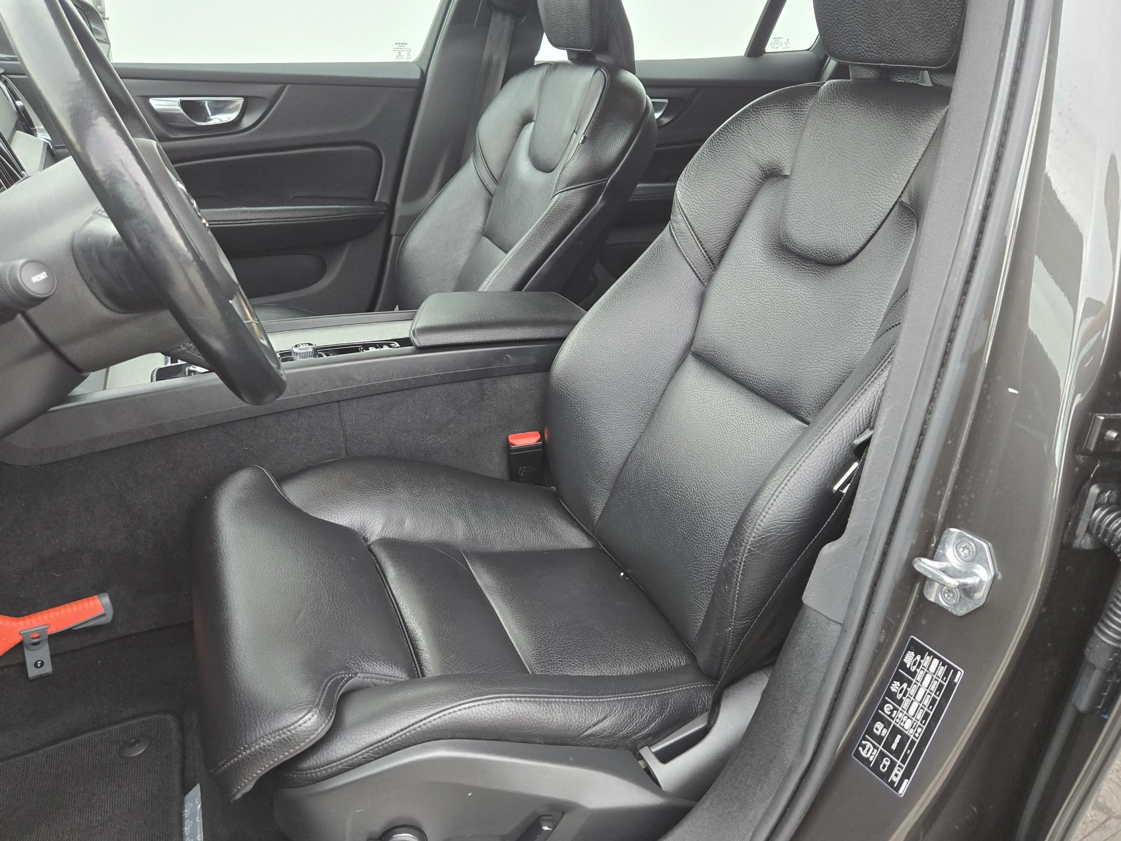 Volvo V60 2.0 B3 Inscription | Trekhaak| Comfort Stoelen| De — photo 7