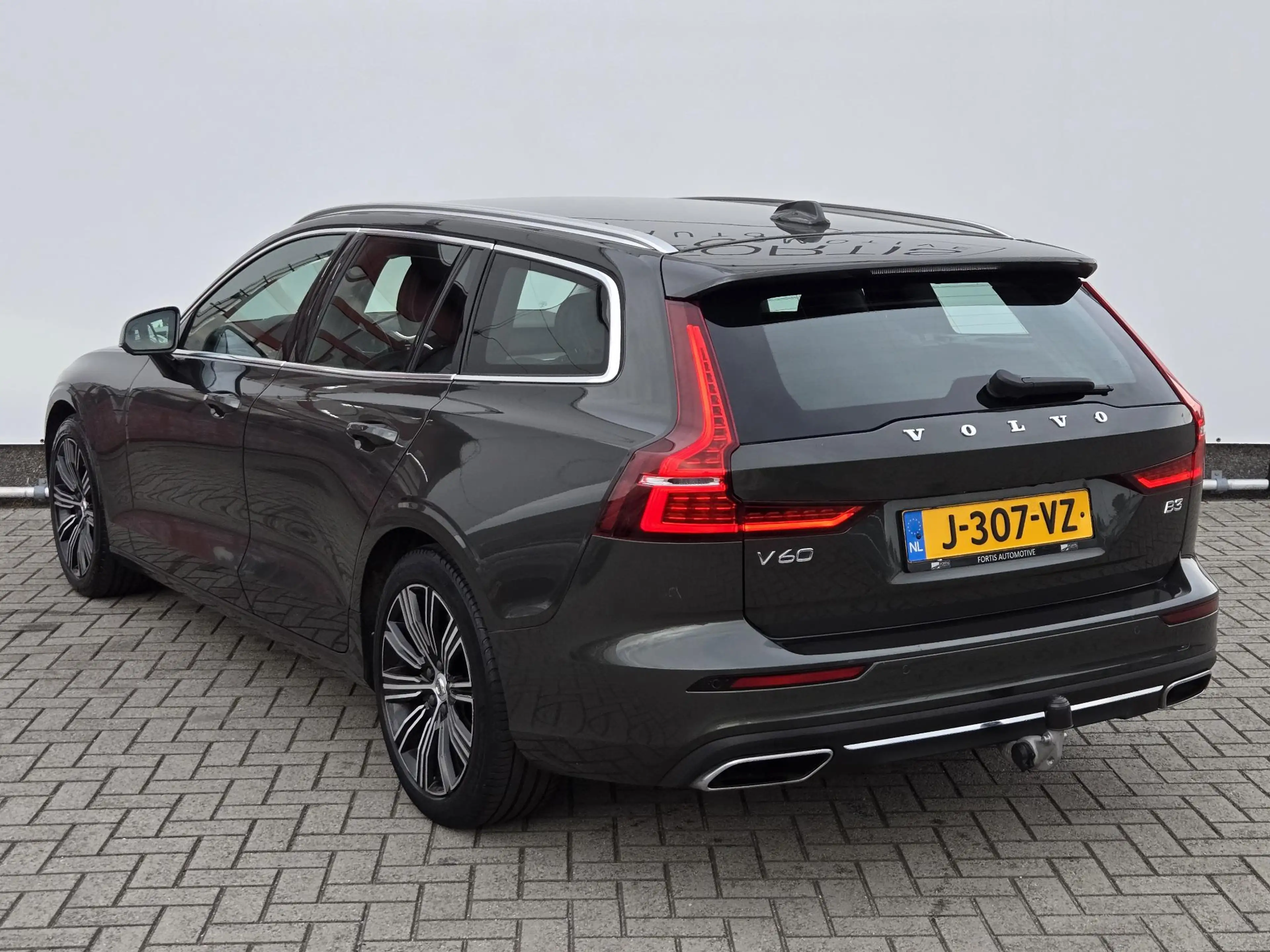 Volvo V60 2.0 B3 Inscription | Trekhaak| Comfort Stoelen| De — photo 6