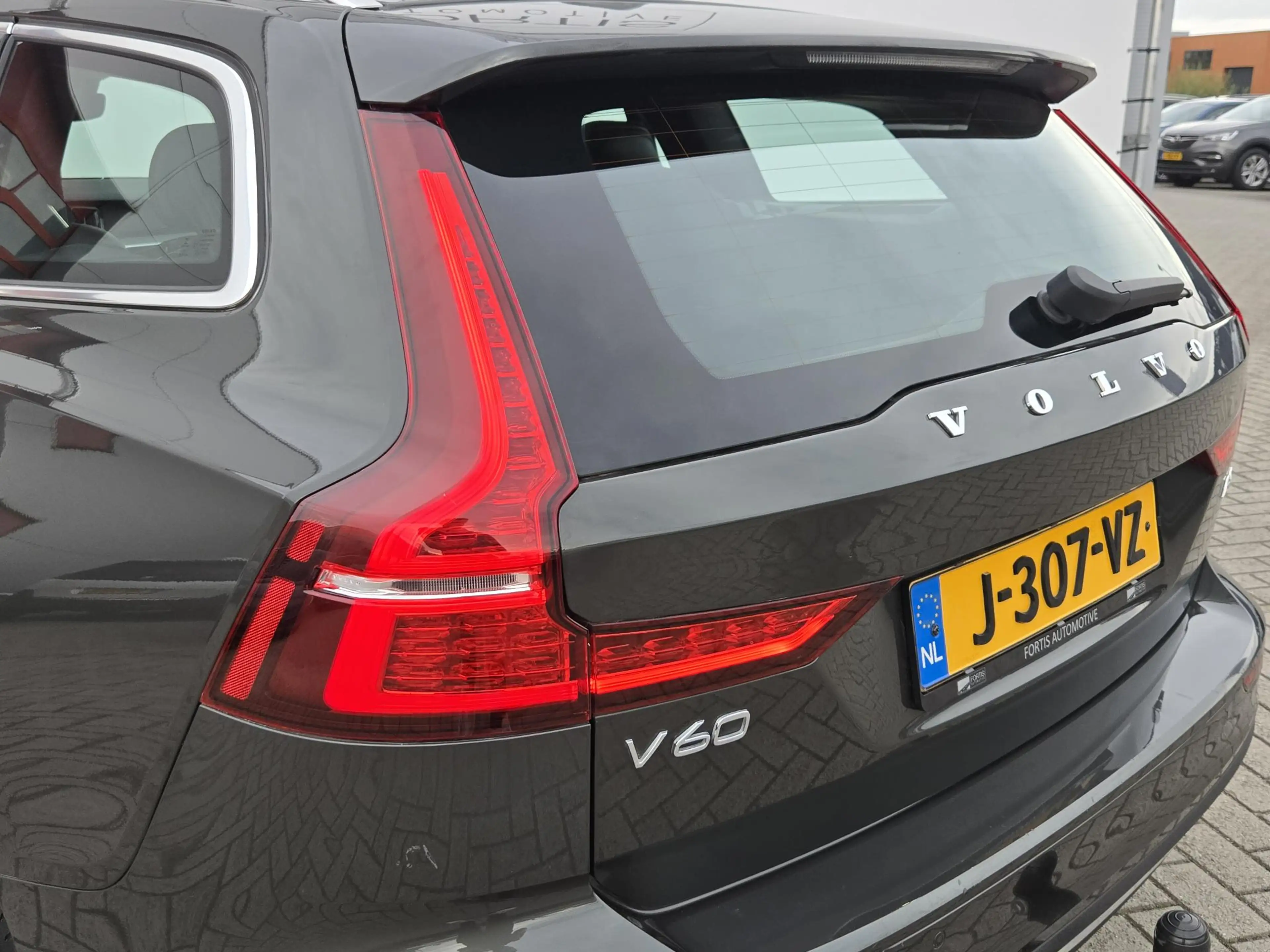 Volvo V60 2.0 B3 Inscription | Trekhaak| Comfort Stoelen| De — photo 37