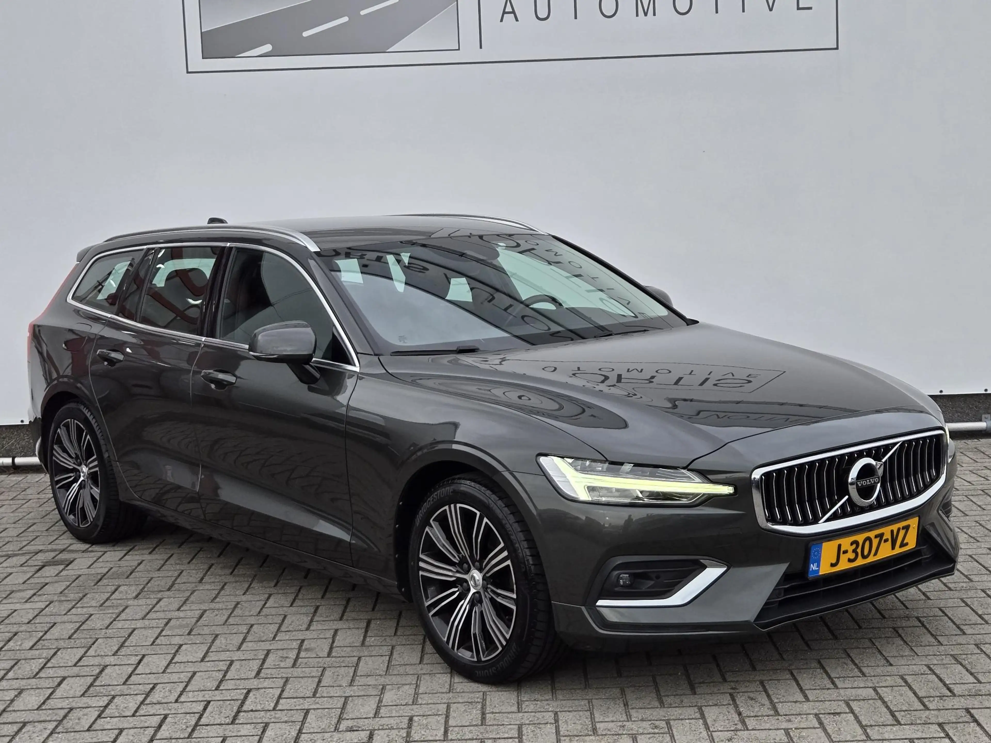 Volvo V60 2.0 B3 Inscription | Trekhaak| Comfort Stoelen| De — photo 5