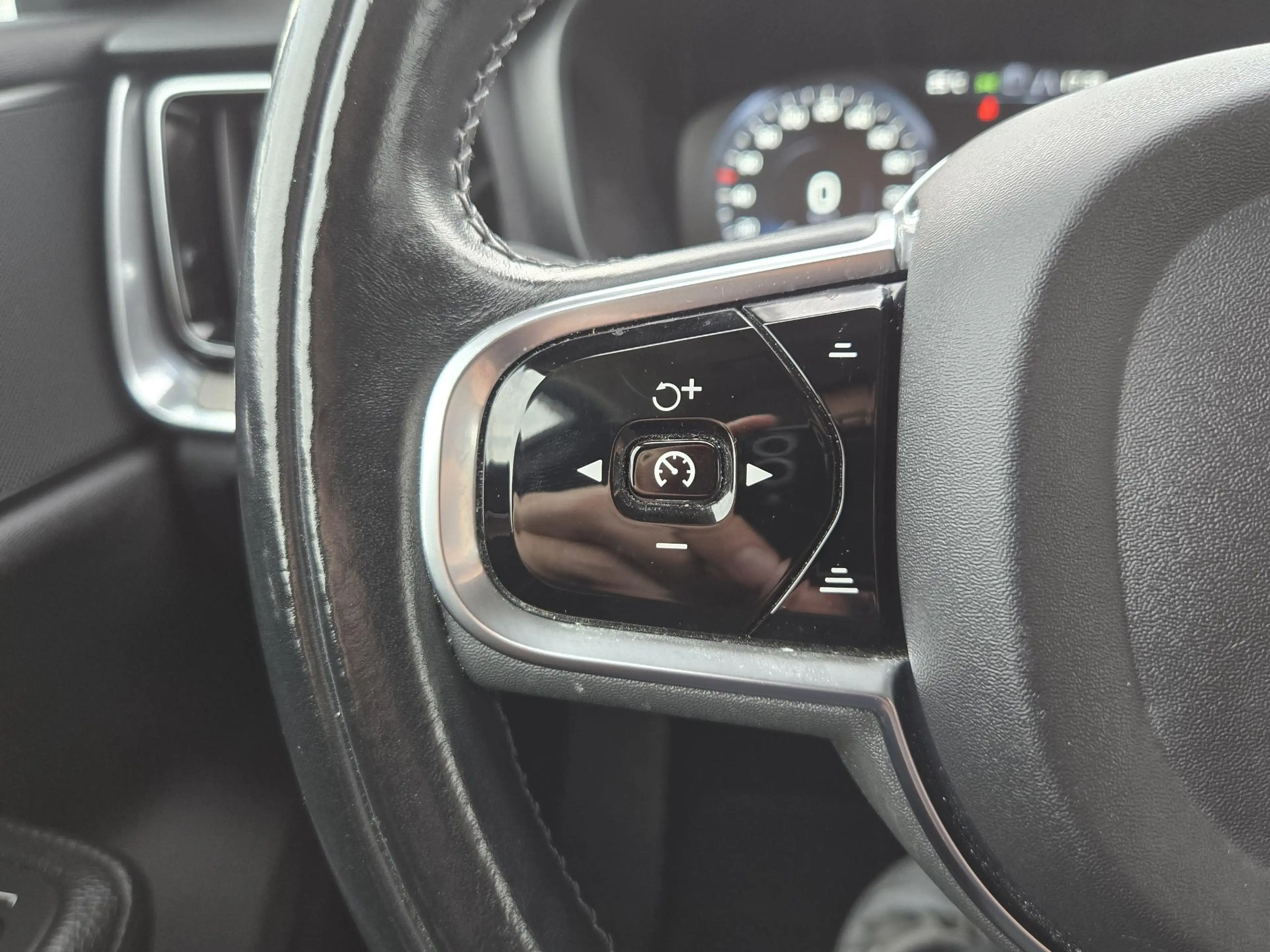 Volvo V60 2.0 B3 Inscription | Trekhaak| Comfort Stoelen| De — photo 22