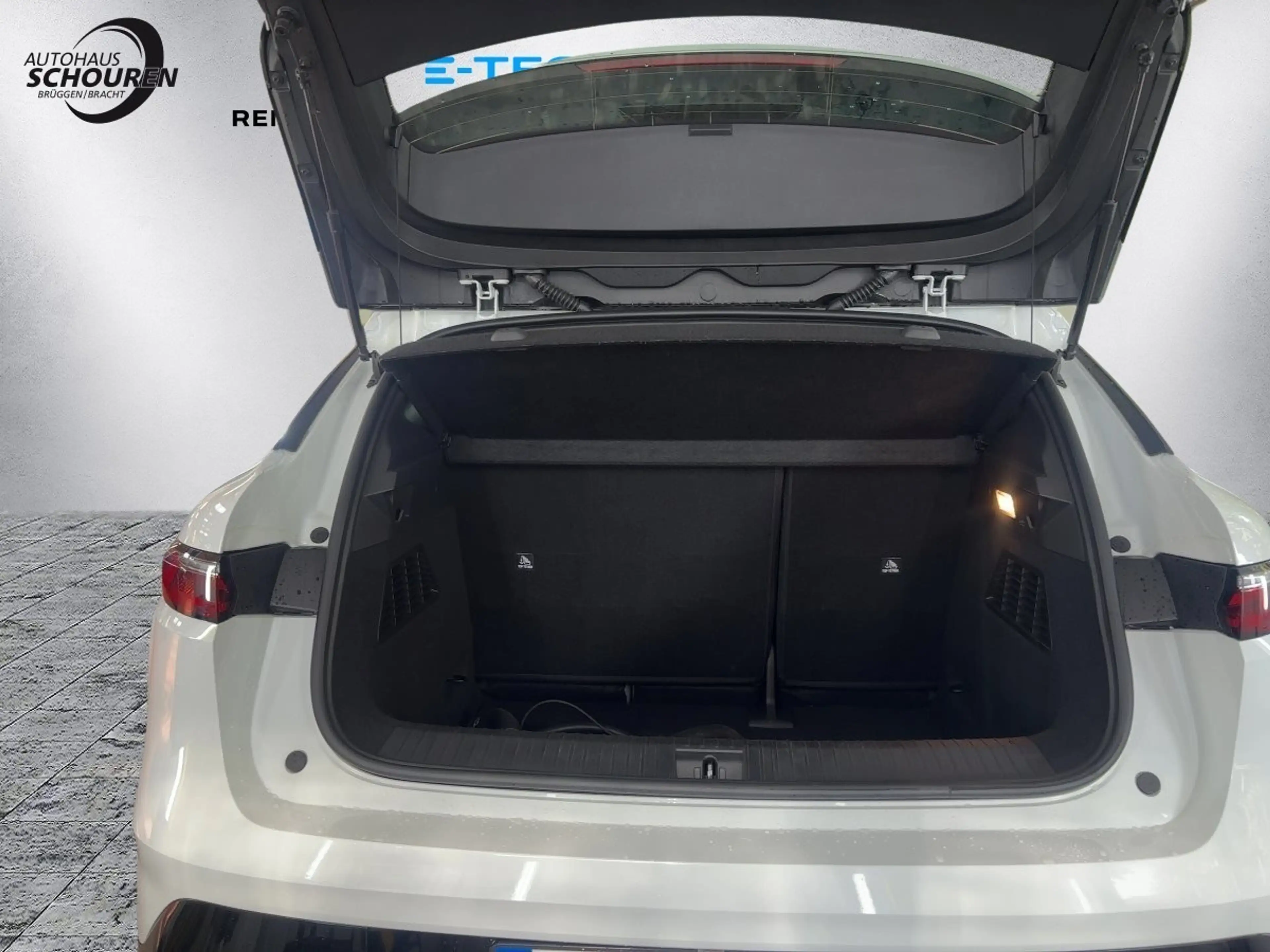 Renault Megane E-Tech EV60 220 Evolution — photo 6