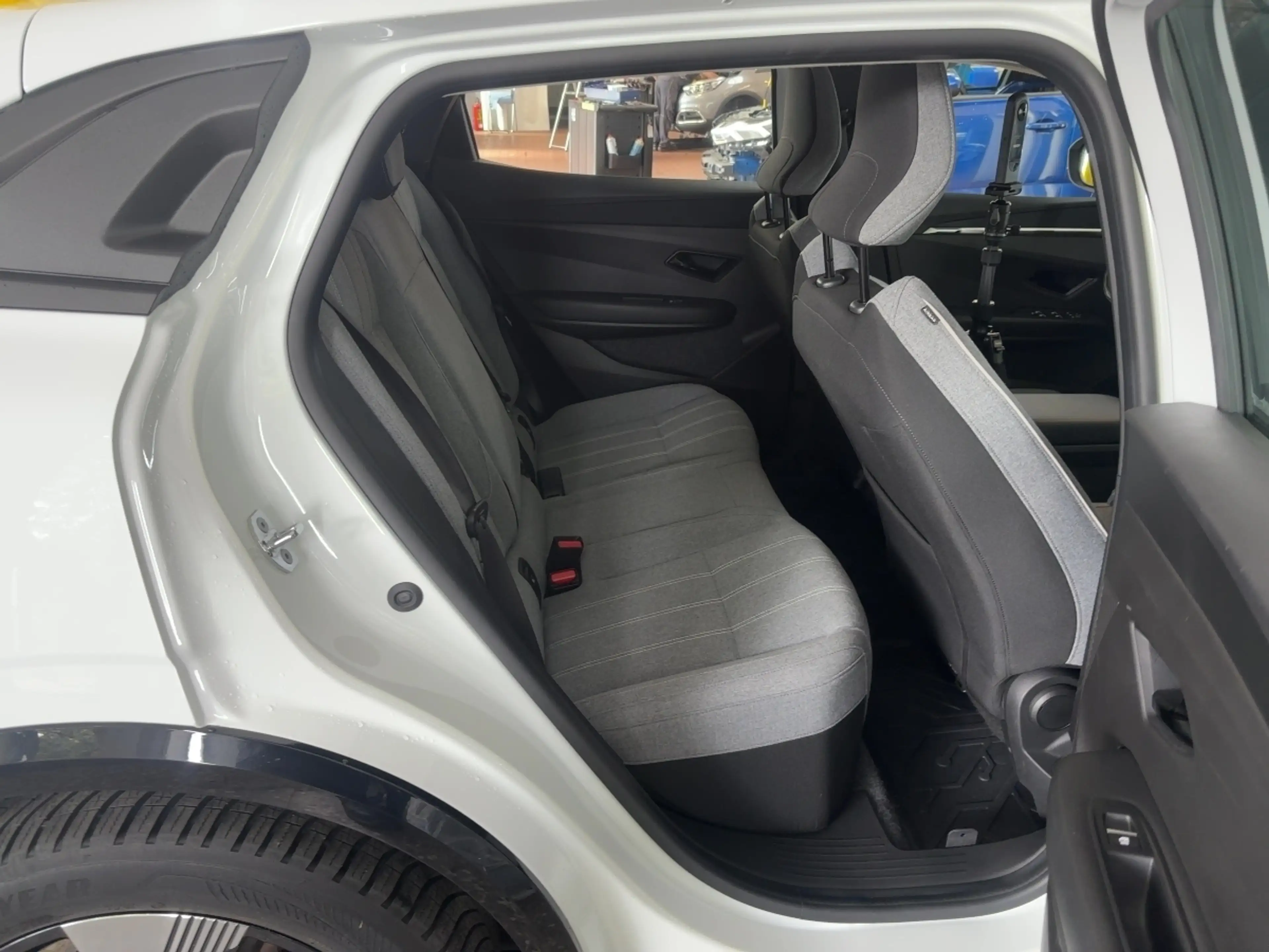 Renault Megane E-Tech EV60 220 Evolution — photo 11