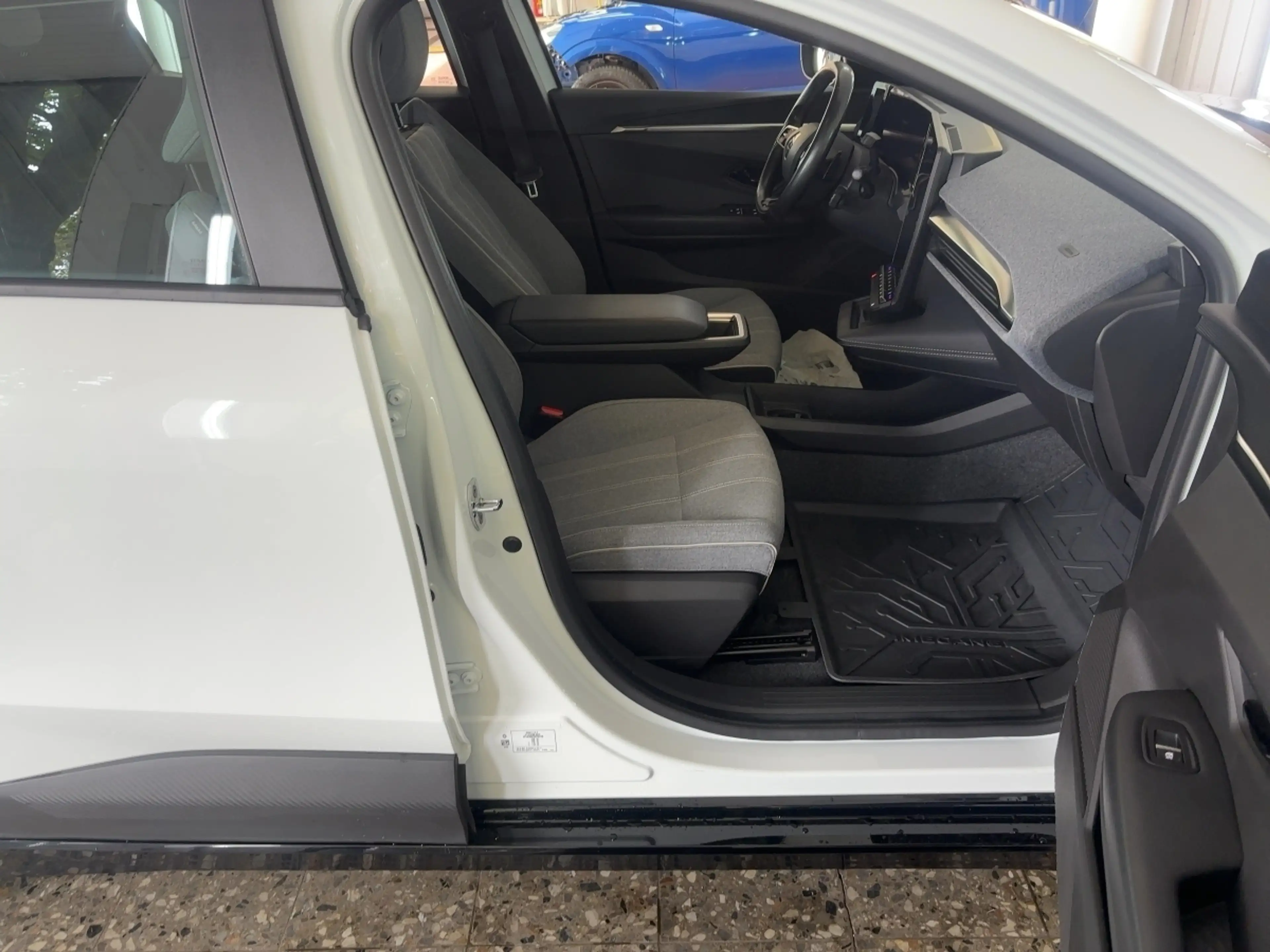 Renault Megane E-Tech EV60 220 Evolution — photo 9