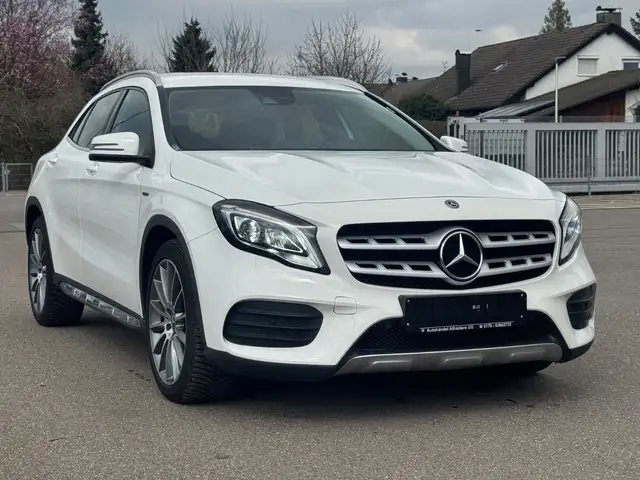 Mercedes-Benz GLA 200 AMG Line *LED*RFK*Leder*EU6*