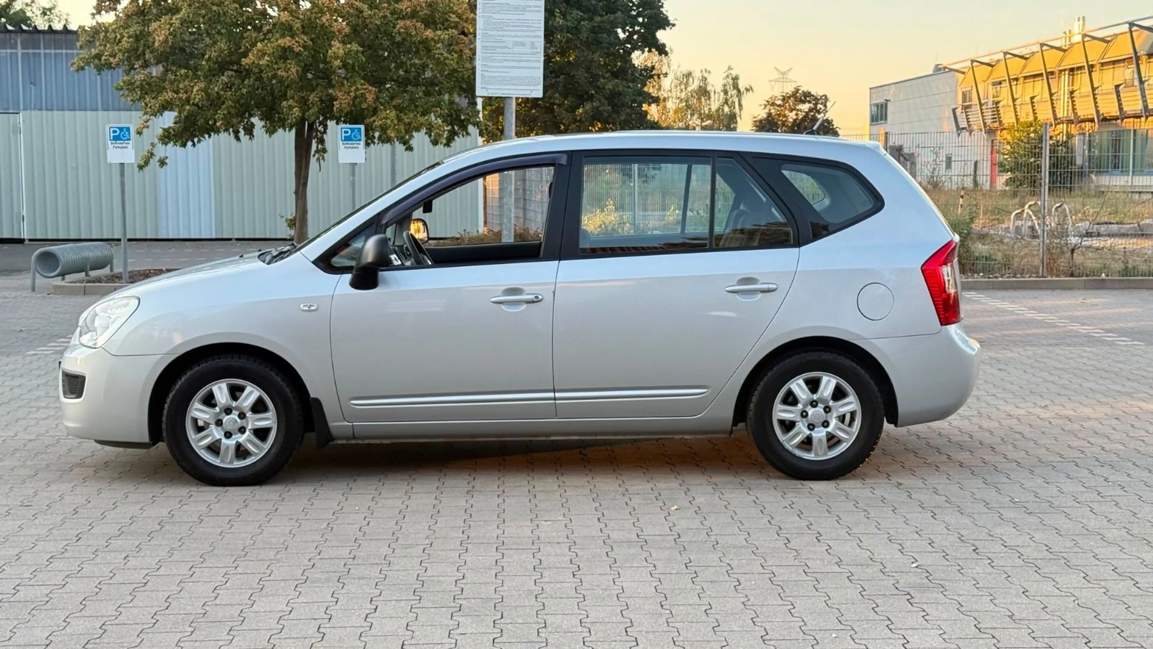 Kia Carens LX Basis/KLIMA/TÜV NEU/WENIG KM/ — photo 8