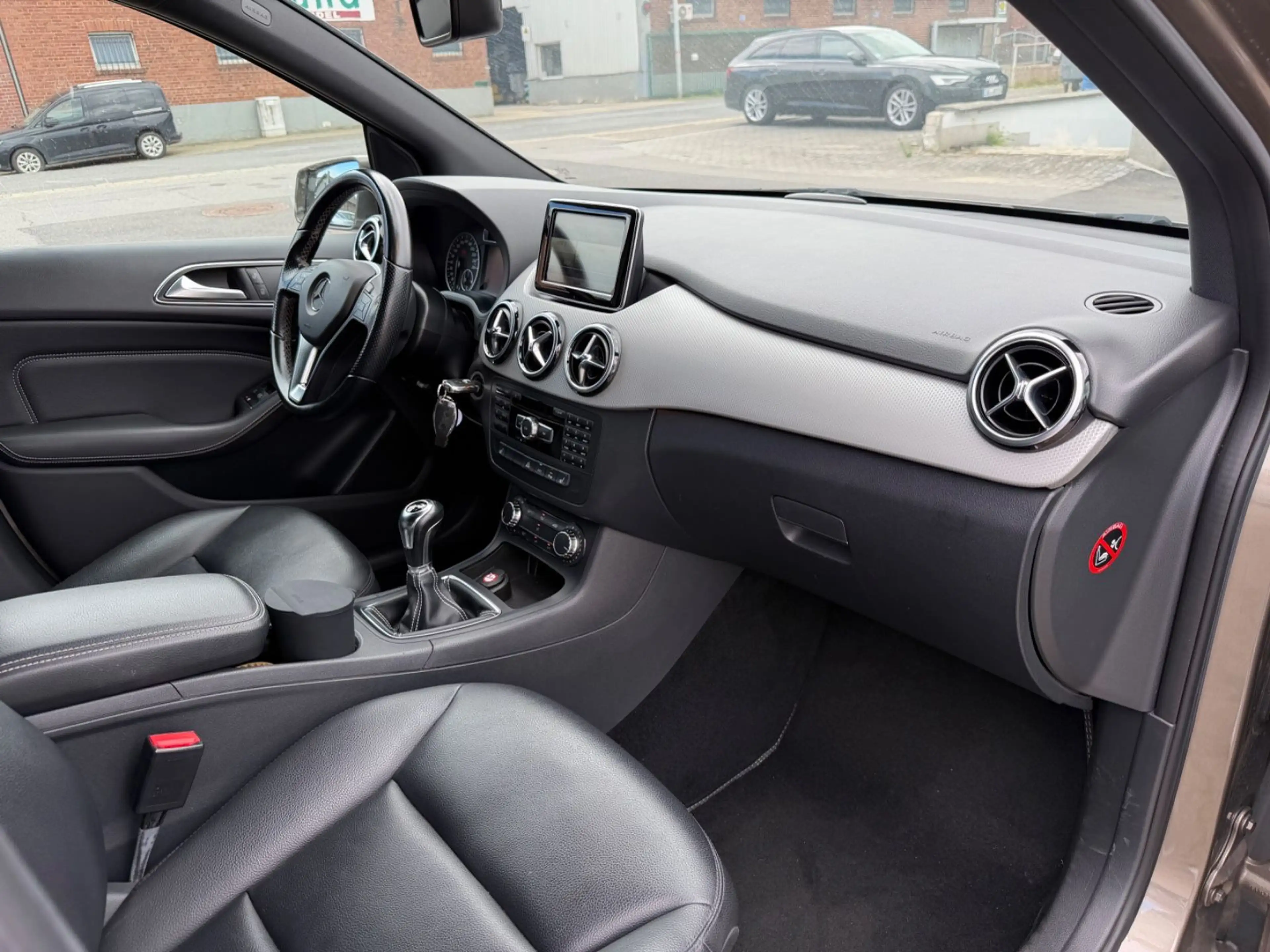 Mercedes-Benz B 180 CDI ILS NAVI LEDER SITZHZG TOTWINKEL PDC — photo 11