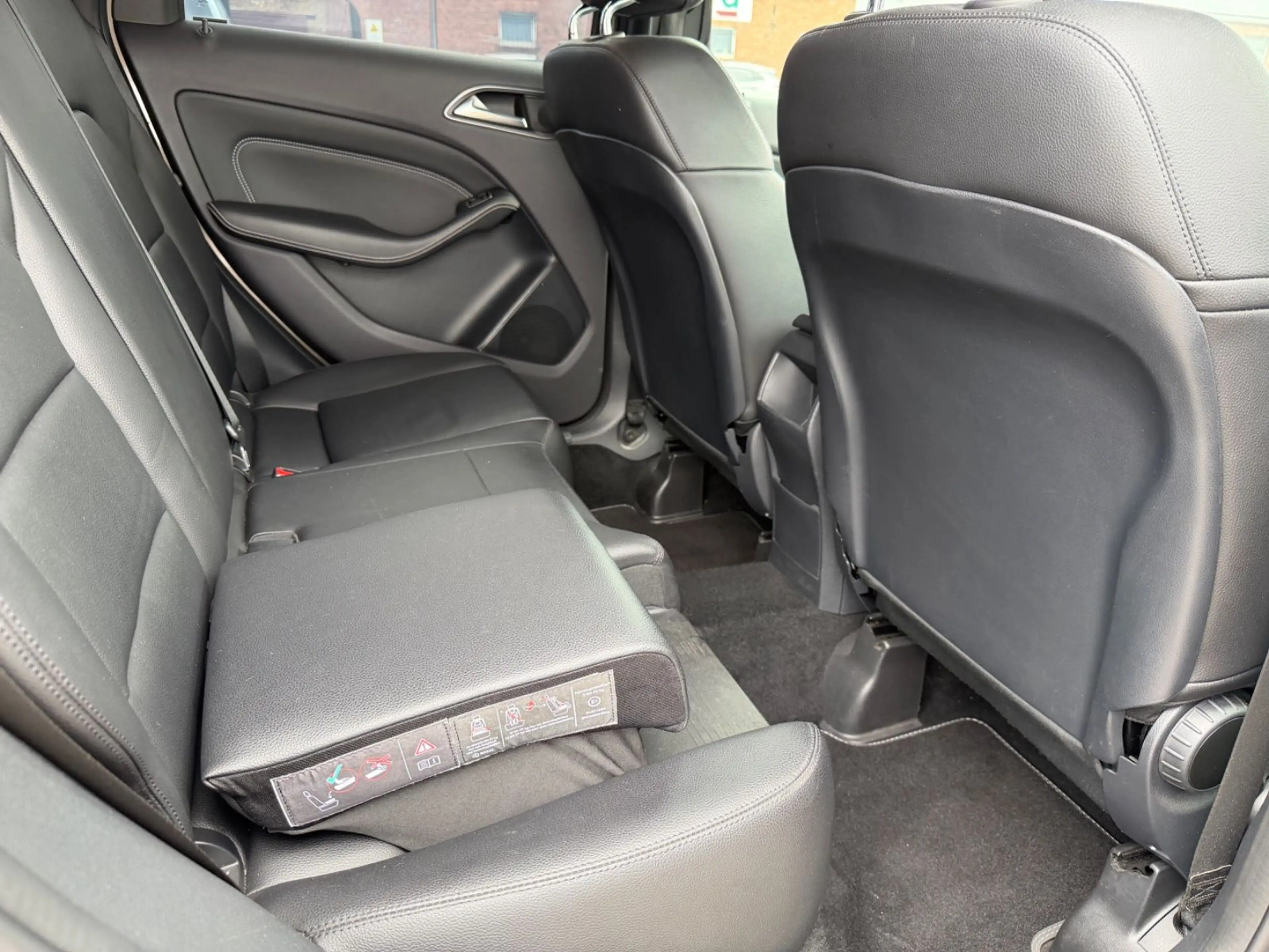 Mercedes-Benz B 180 CDI ILS NAVI LEDER SITZHZG TOTWINKEL PDC — photo 9
