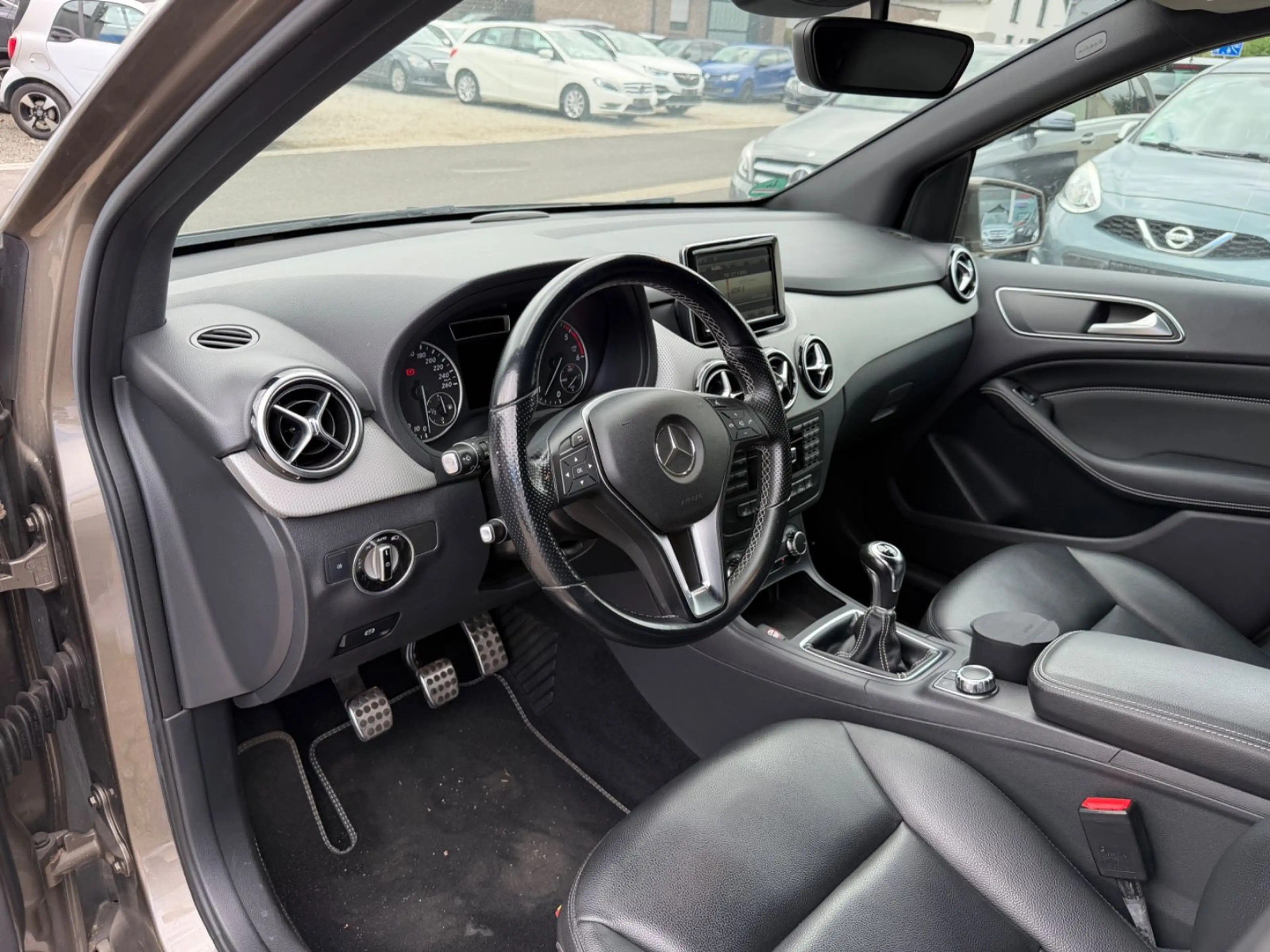 Mercedes-Benz B 180 CDI ILS NAVI LEDER SITZHZG TOTWINKEL PDC — photo 15