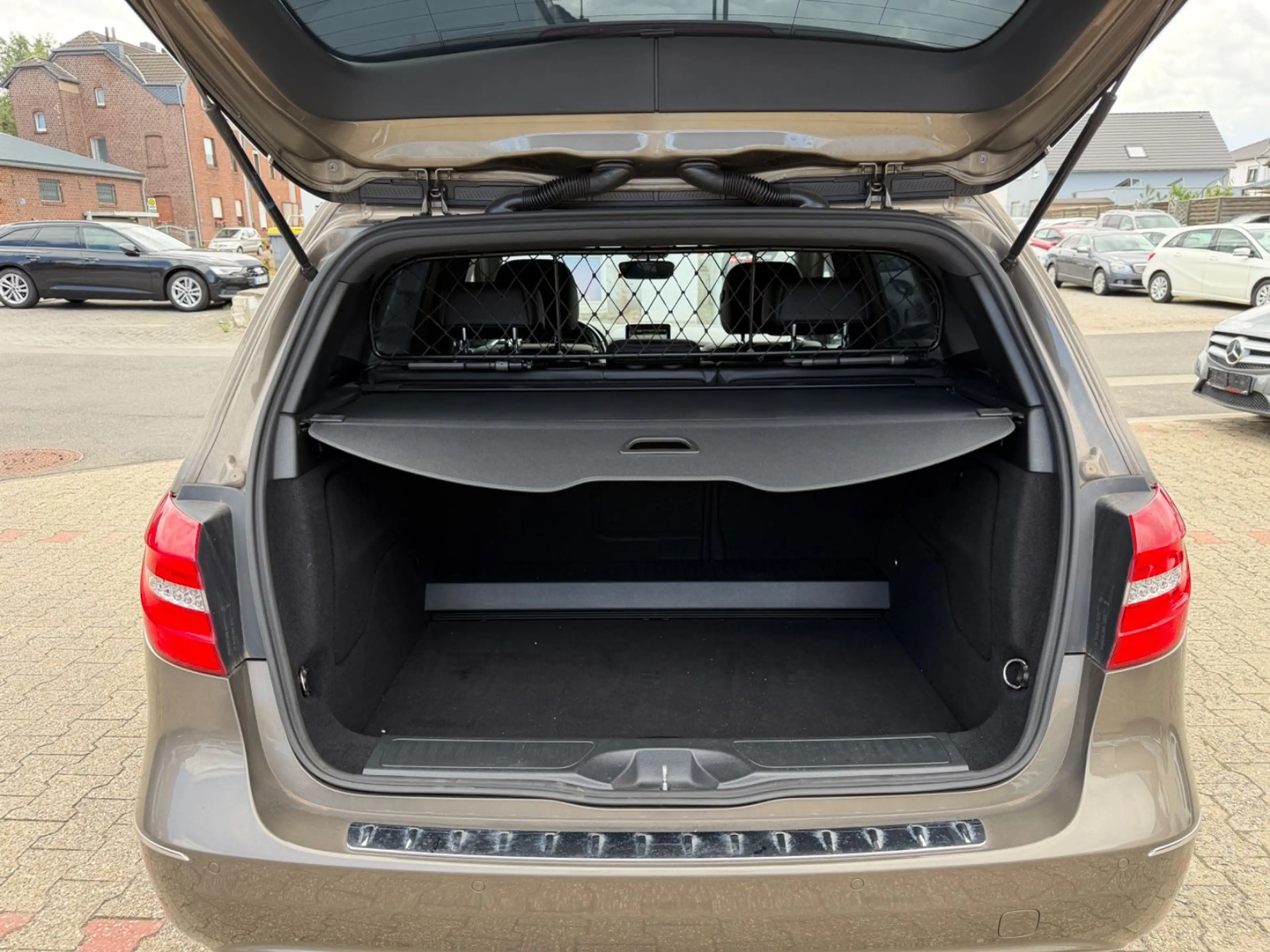Mercedes-Benz B 180 CDI ILS NAVI LEDER SITZHZG TOTWINKEL PDC — photo 7