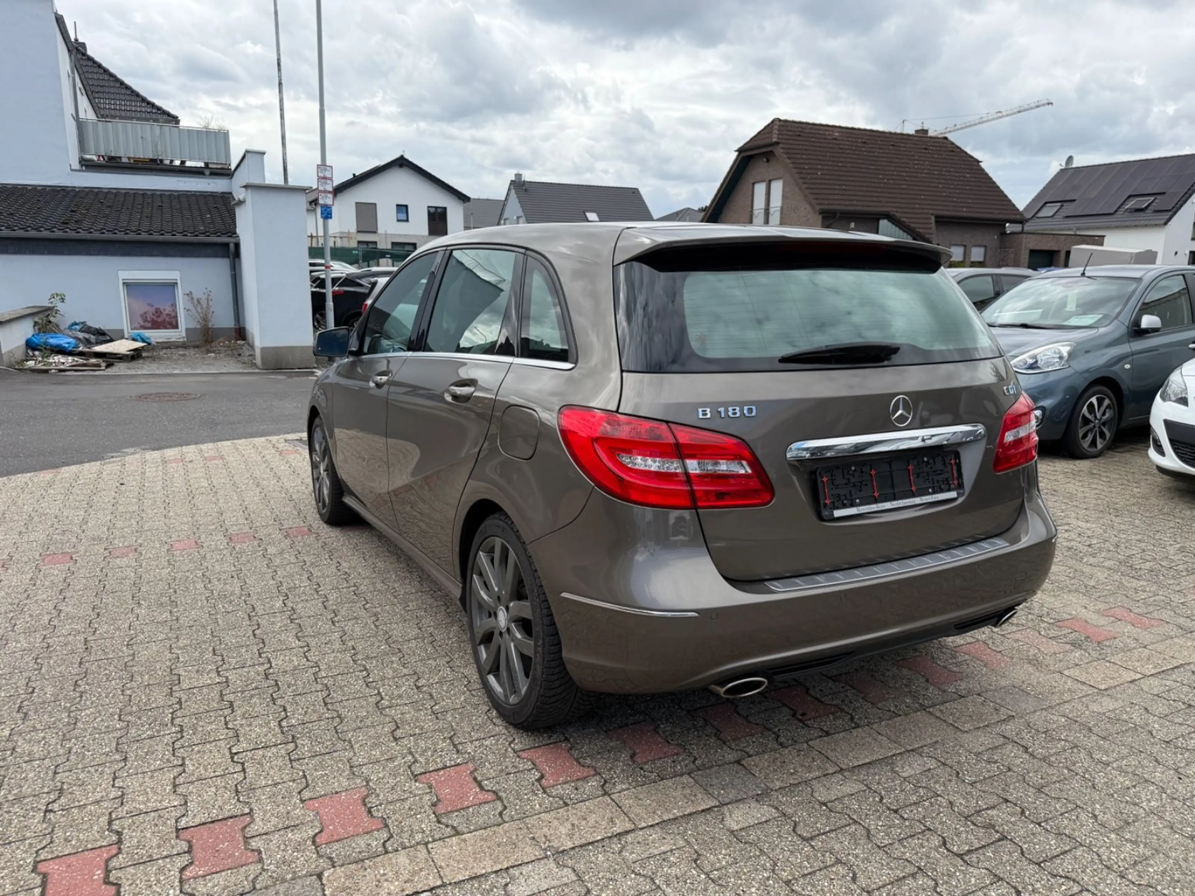 Mercedes-Benz B 180 CDI ILS NAVI LEDER SITZHZG TOTWINKEL PDC — photo 6