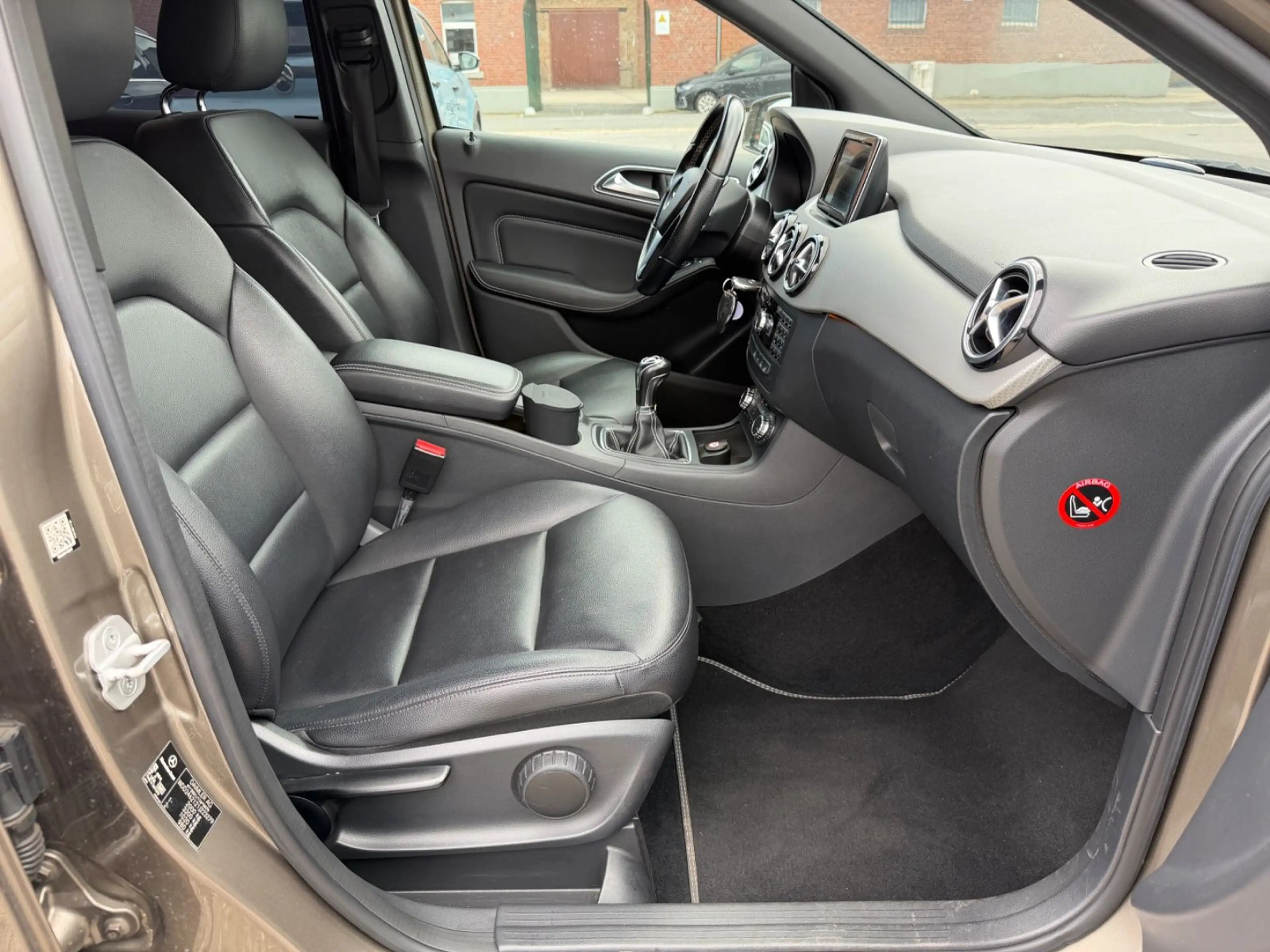 Mercedes-Benz B 180 CDI ILS NAVI LEDER SITZHZG TOTWINKEL PDC — photo 10