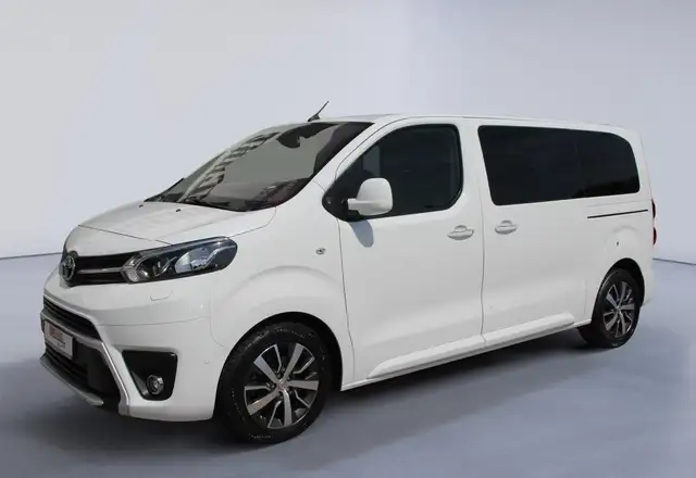 Toyota Proace (Verso) L1 Team/8 Sitze/Navi/Kamera