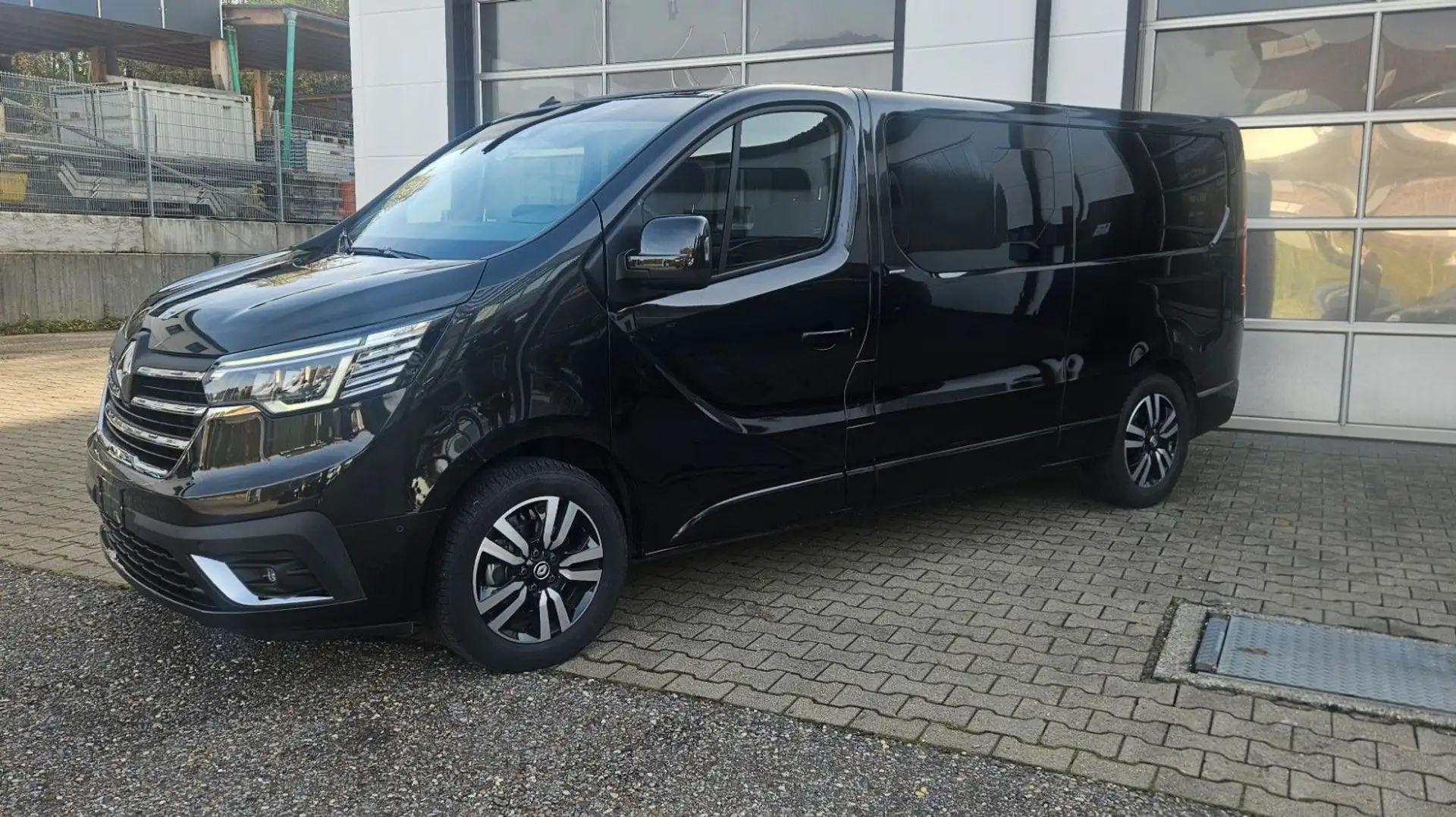 Renault Trafic Combi L2H1 Grand SpaceClass Schwarz - 2