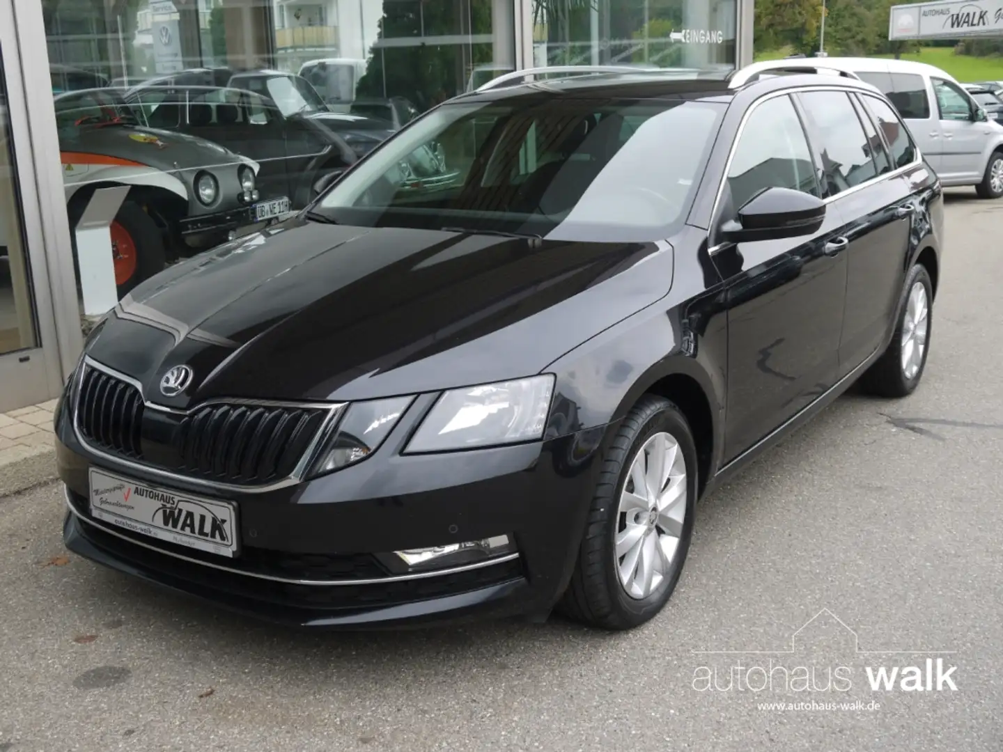 Skoda Octavia Combi 2.0 TDI DSG Style NAVI AHK GRA Noir - 2