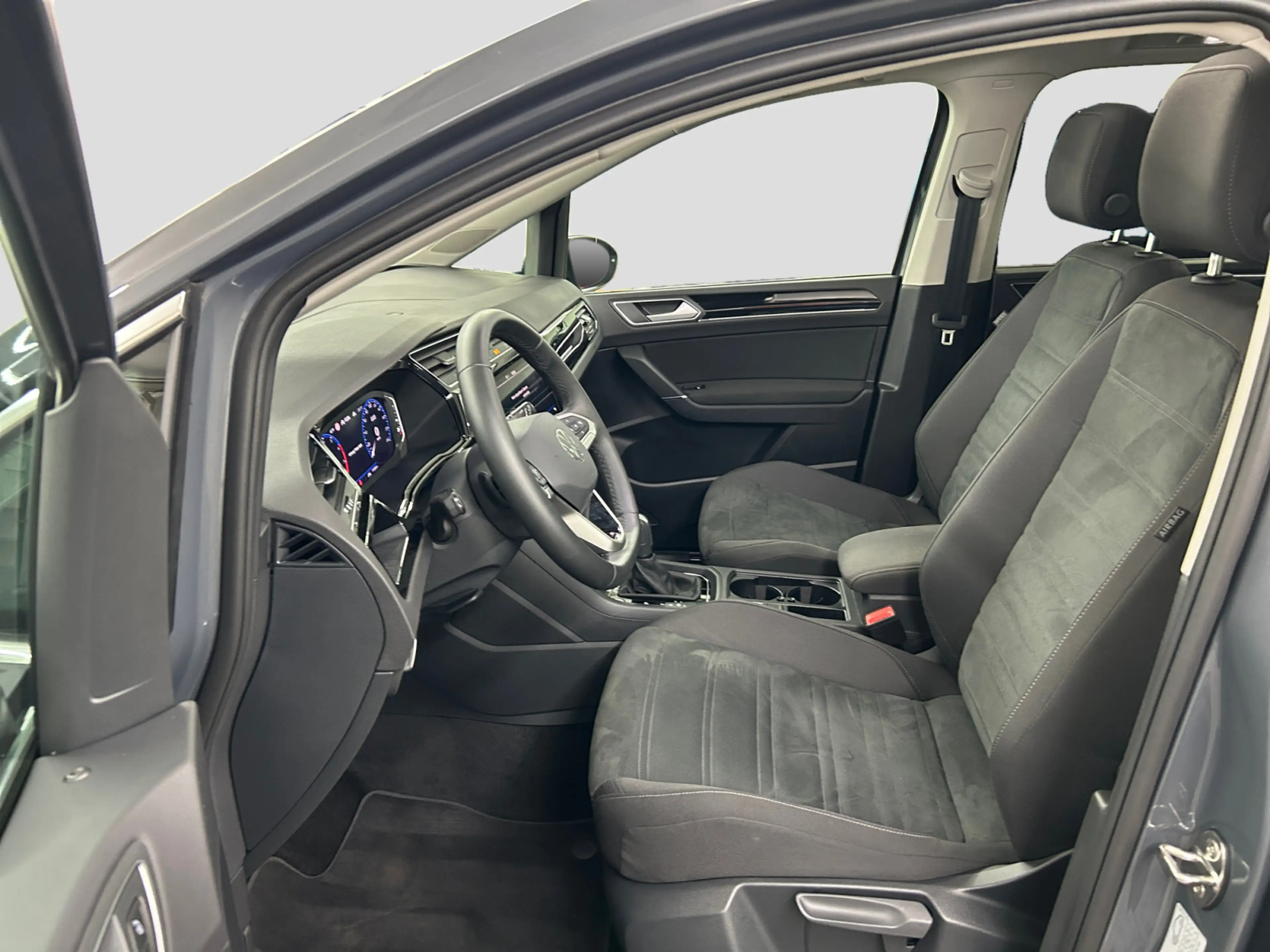 Volkswagen Touran 1.5TSI DSG Highline AHK Pano LED Navi Cam — photo 12