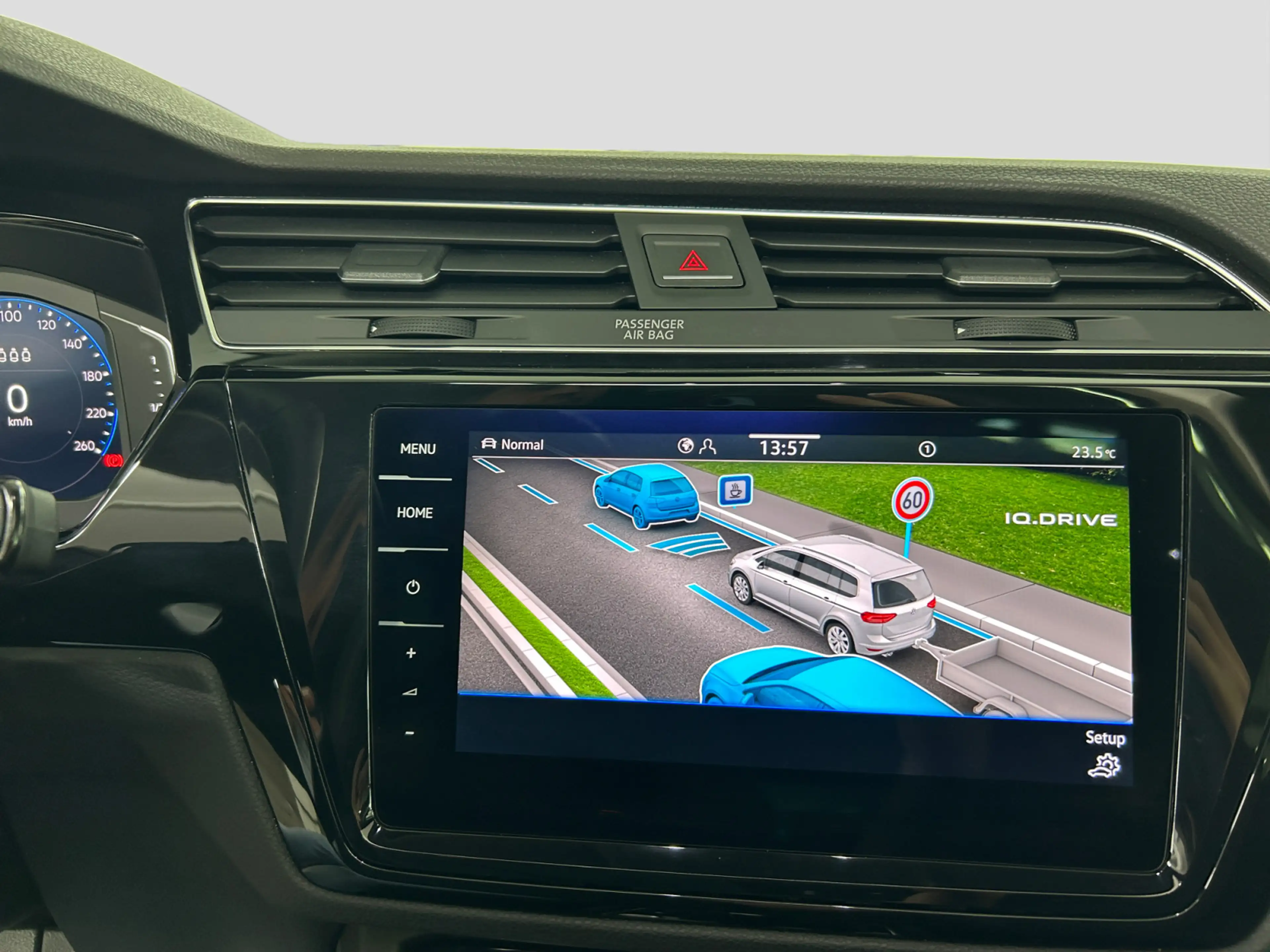 Volkswagen Touran 1.5TSI DSG Highline AHK Pano LED Navi Cam — photo 9