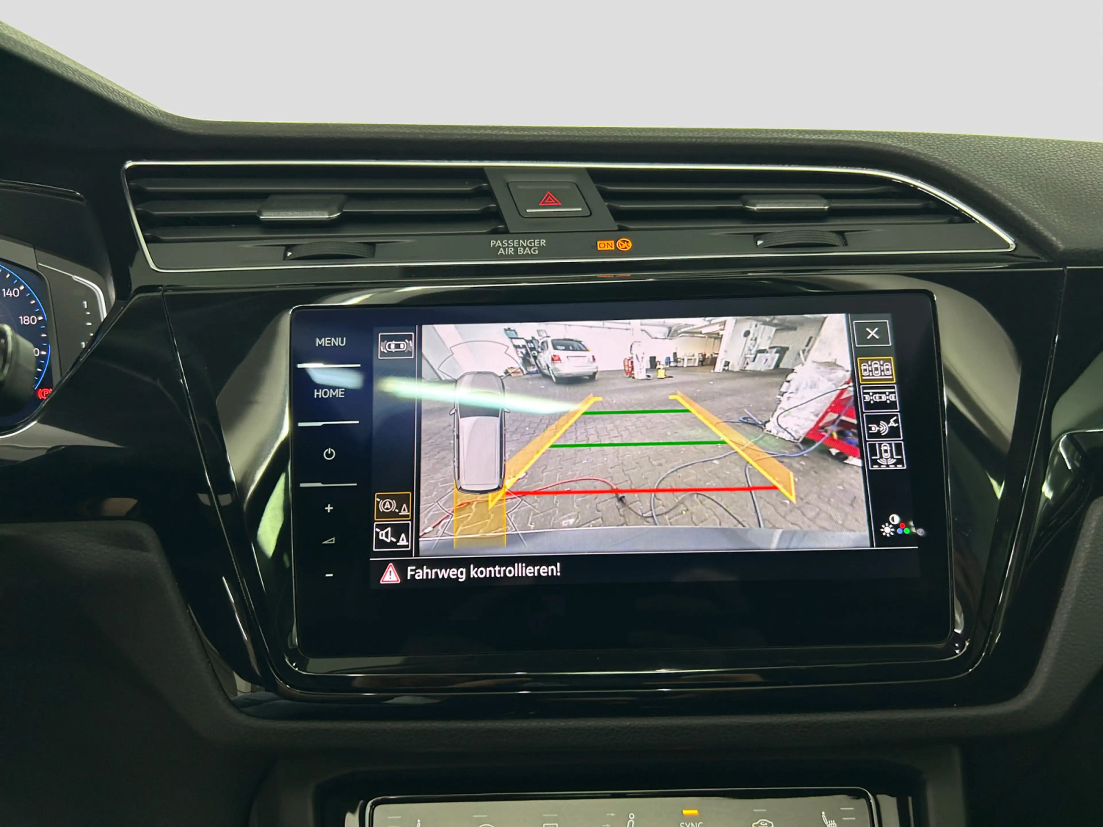Volkswagen Touran 1.5TSI DSG Highline AHK Pano LED Navi Cam — photo 7