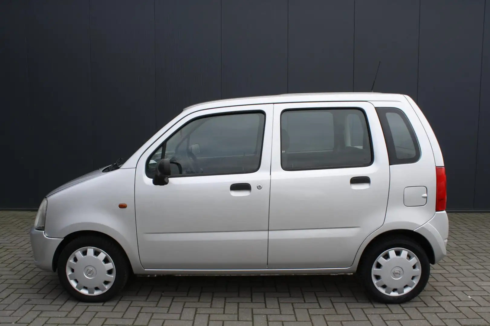Opel Agila 1.2-16V Essentia Grau - 2
