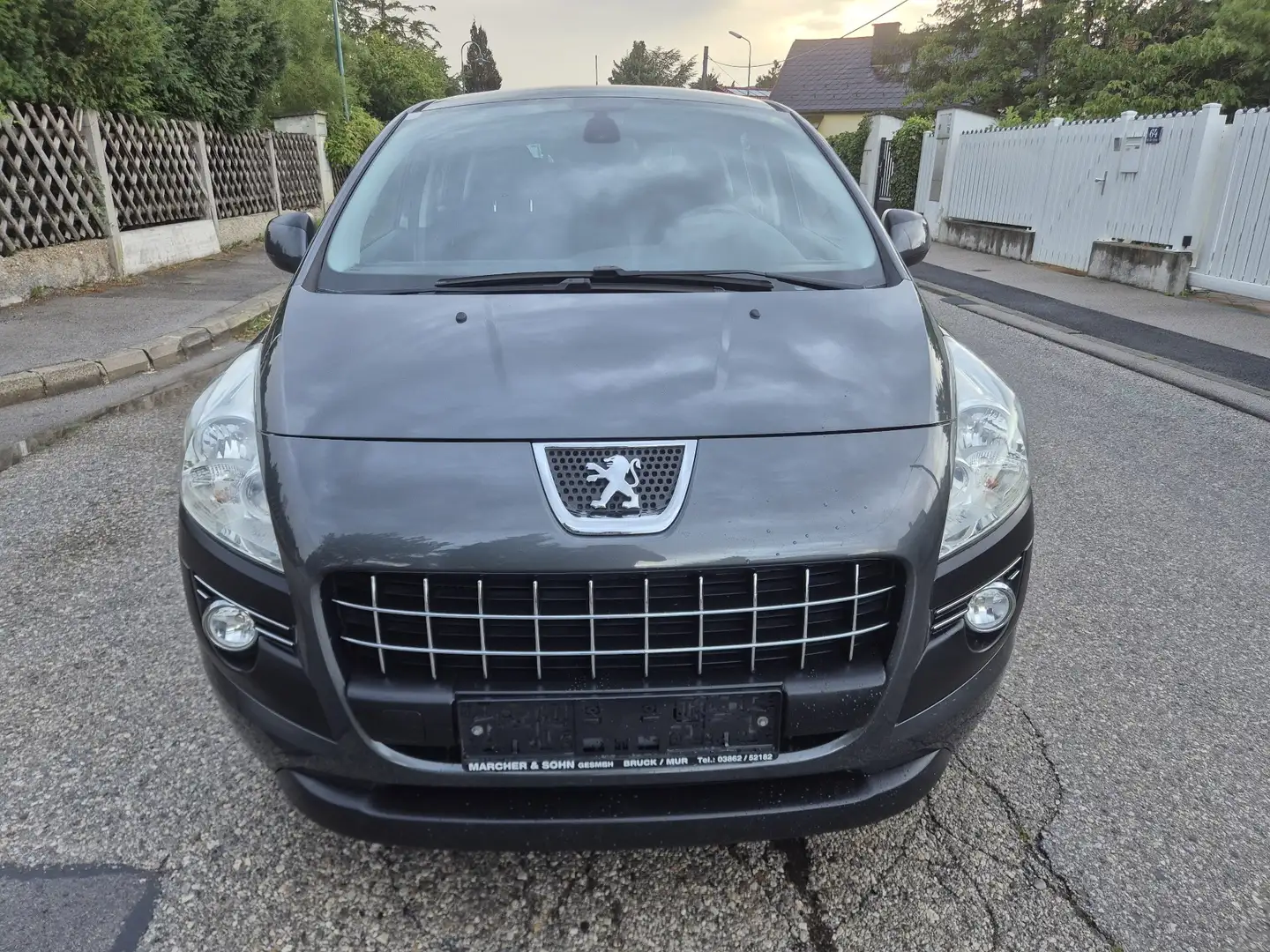 Peugeot 3008 1,6 HDi 110 FAP Active Gri - 2