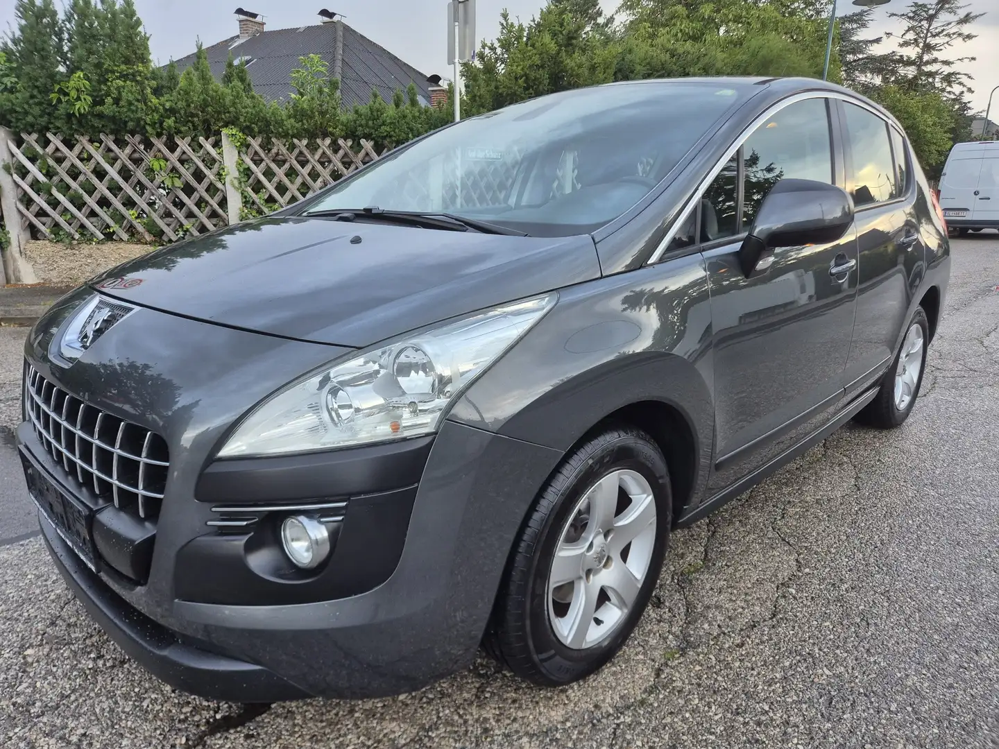 Peugeot 3008 1,6 HDi 110 FAP Active Gri - 1