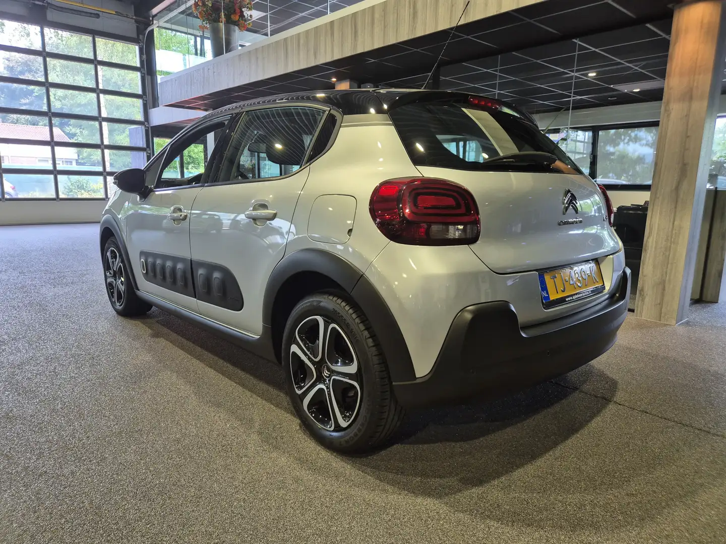 Citroen C3 1.2 PT 110 Business Airco | Navigatie | Camera Grigio - 2