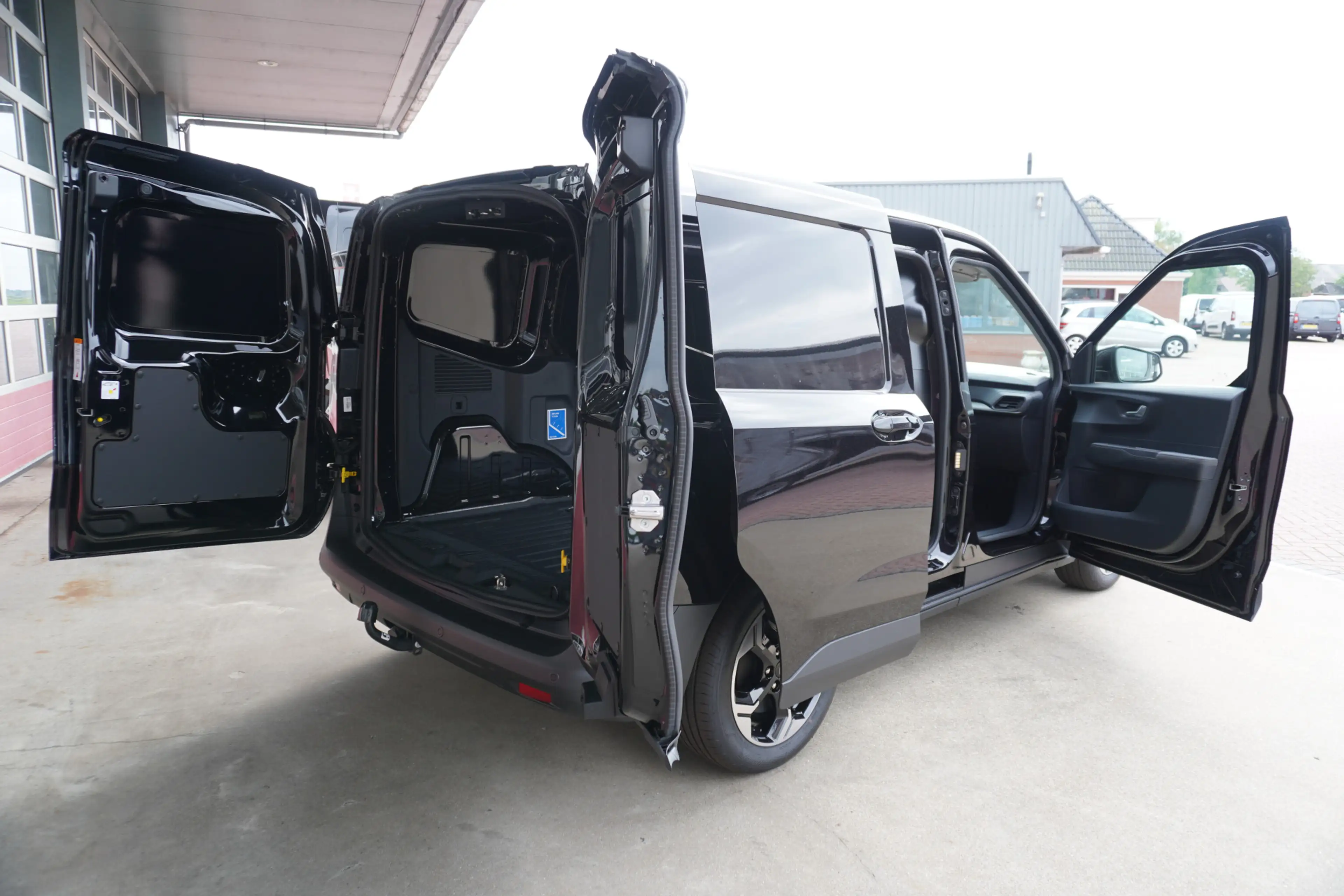 Ford Transit Courier E-Transit Limited 44 kWh 136PK Automaat Airco | Cr — photo 5