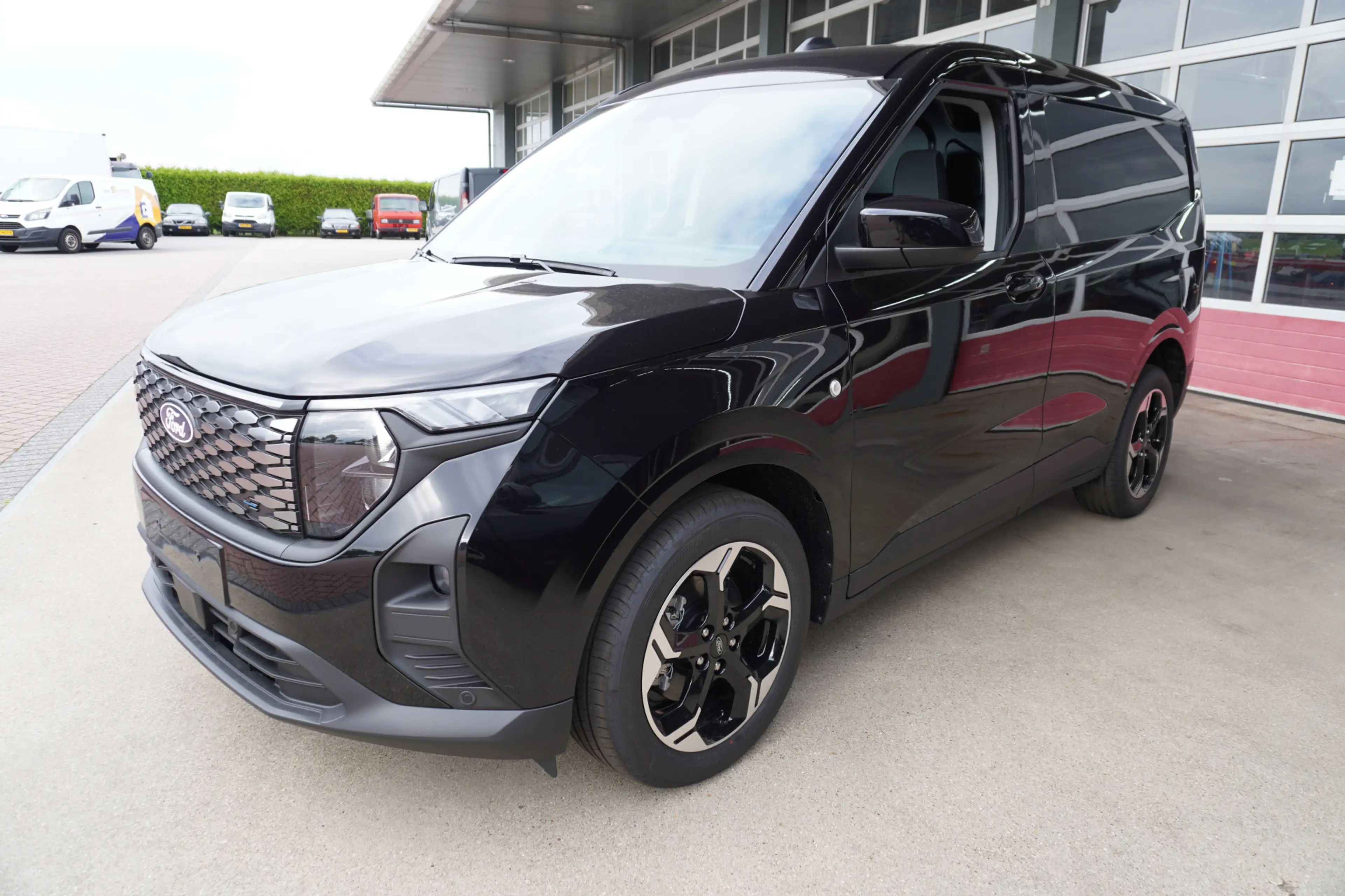 Ford Transit Courier E-Transit Limited 44 kWh 136PK Automaat Airco | Cr — photo 9