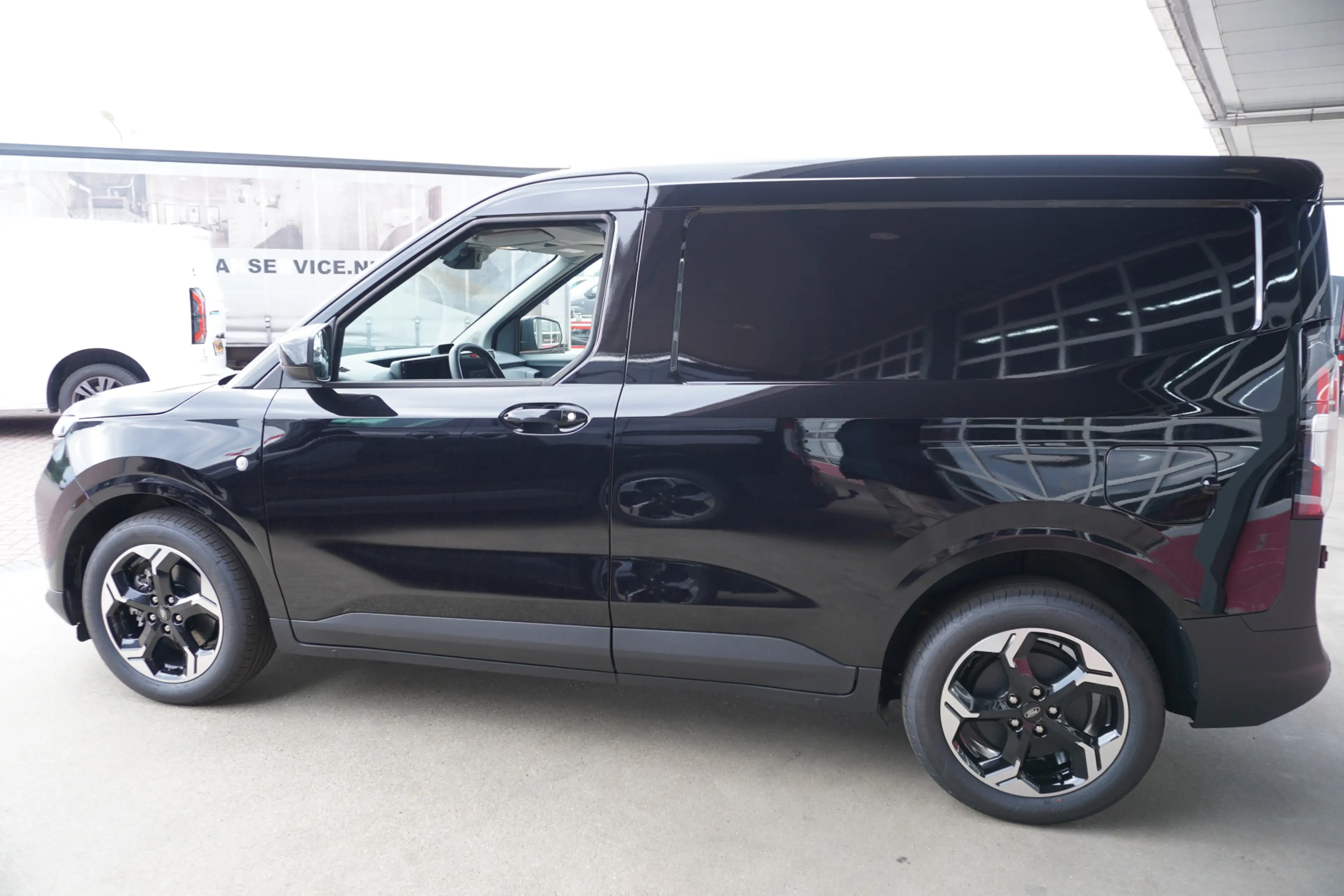 Ford Transit Courier E-Transit Limited 44 kWh 136PK Automaat Airco | Cr — photo 8