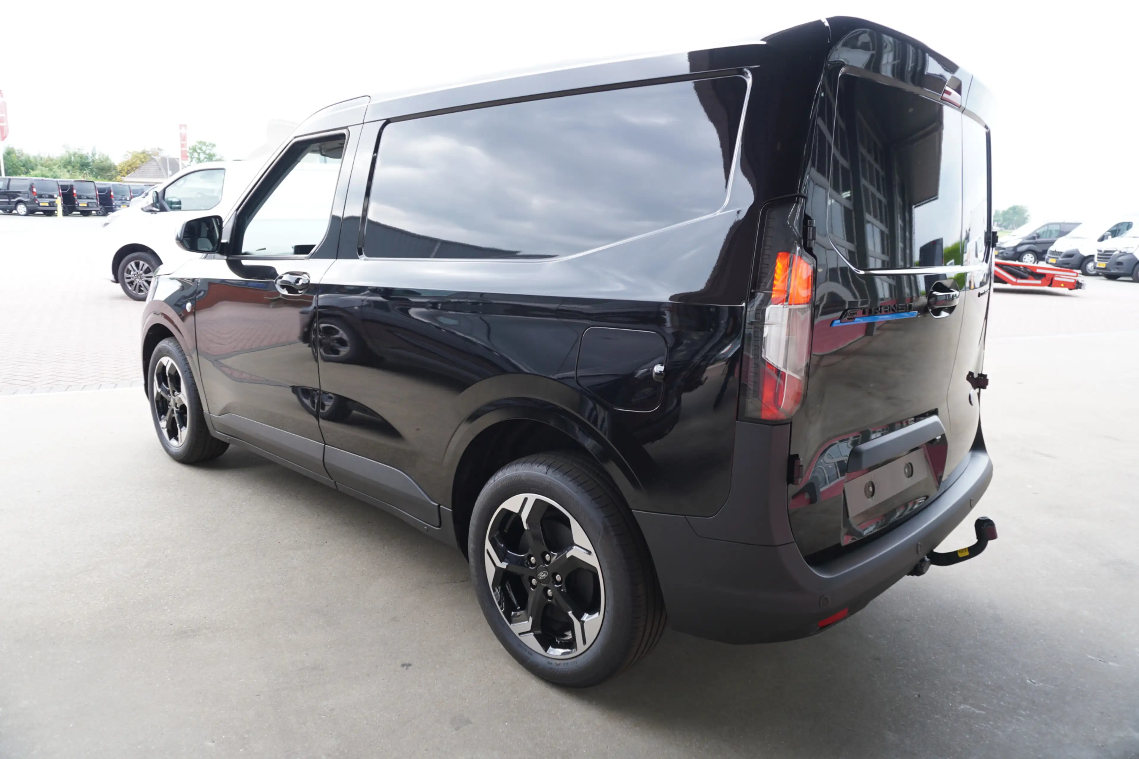 Ford Transit Courier E-Transit Limited 44 kWh 136PK Automaat Airco | Cr — photo 7