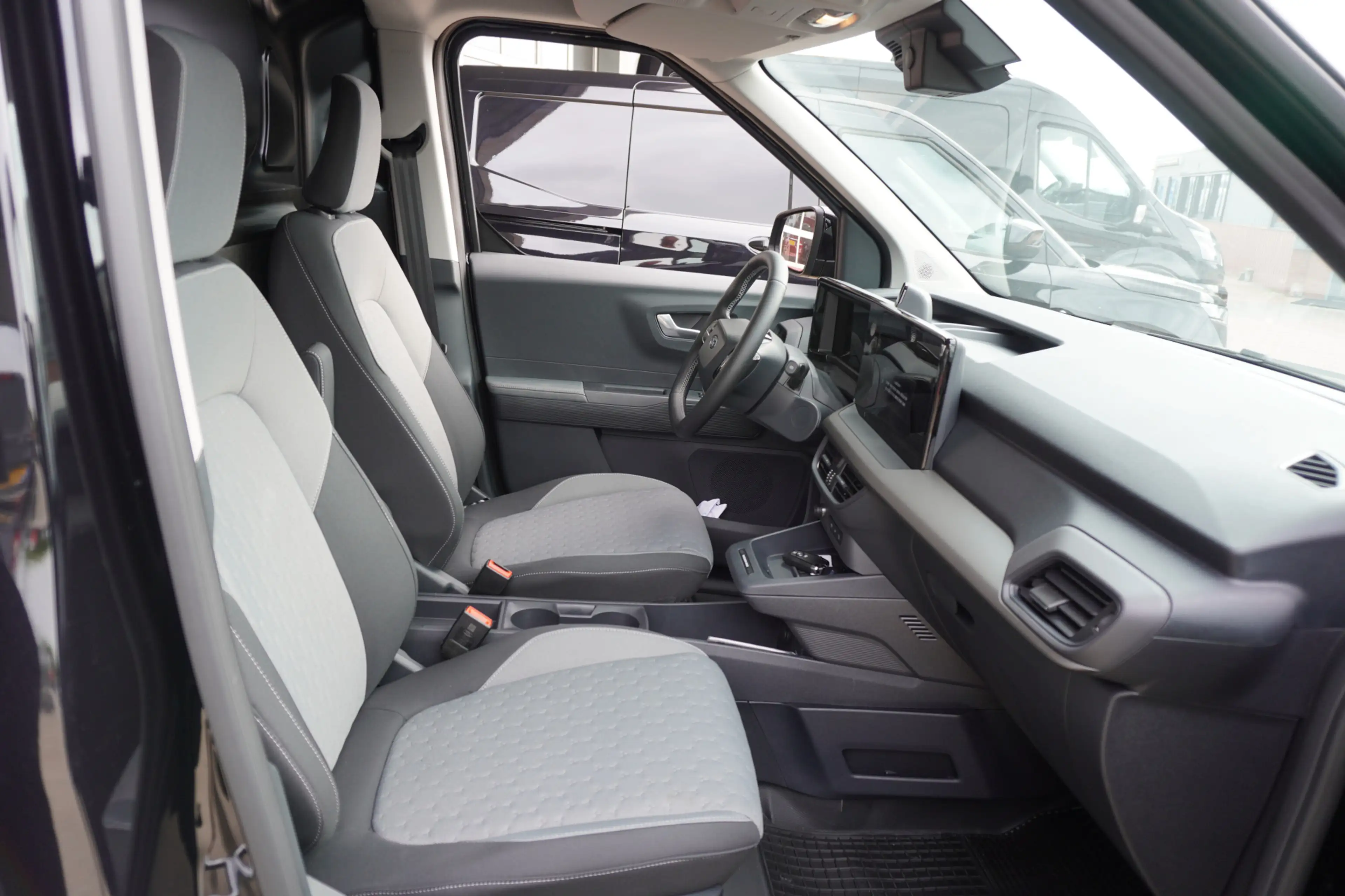 Ford Transit Courier E-Transit Limited 44 kWh 136PK Automaat Airco | Cr — photo 14