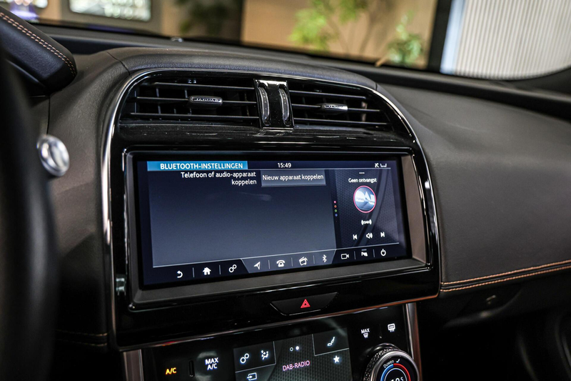 Jaguar XE 2.0 P250 R-Dynamic HSE NAVI LEER CAMERA CARPLAY. — photo 37