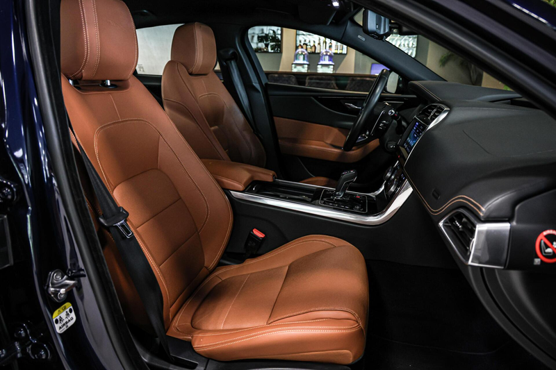 Jaguar XE 2.0 P250 R-Dynamic HSE NAVI LEER CAMERA CARPLAY. — photo 19