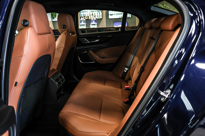 Jaguar XE 2.0 P250 R-Dynamic HSE NAVI LEER CAMERA CARPLAY. — photo 11