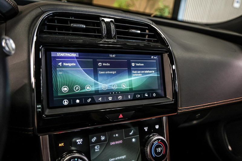 Jaguar XE 2.0 P250 R-Dynamic HSE NAVI LEER CAMERA CARPLAY. — photo 33