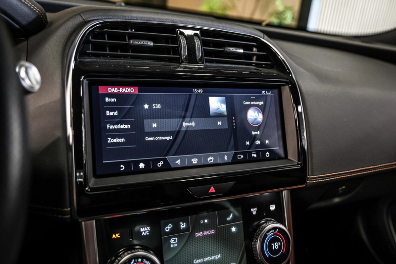 Jaguar XE 2.0 P250 R-Dynamic HSE NAVI LEER CAMERA CARPLAY. — photo 38