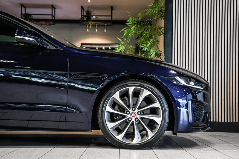 Jaguar XE 2.0 P250 R-Dynamic HSE NAVI LEER CAMERA CARPLAY. — photo 17